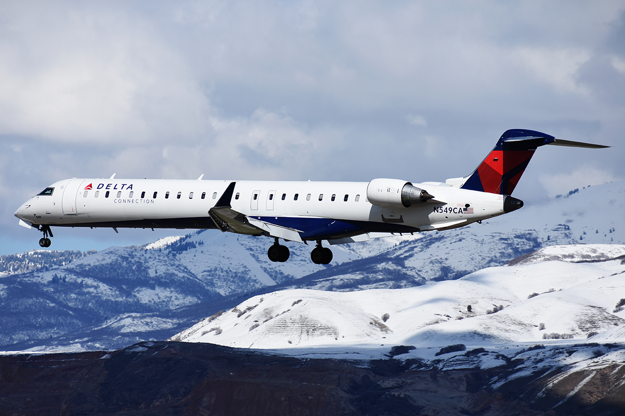 Full size: Delta Connection Mitsubishi CRJ-900 N549CA at Salt Lake City International Airport