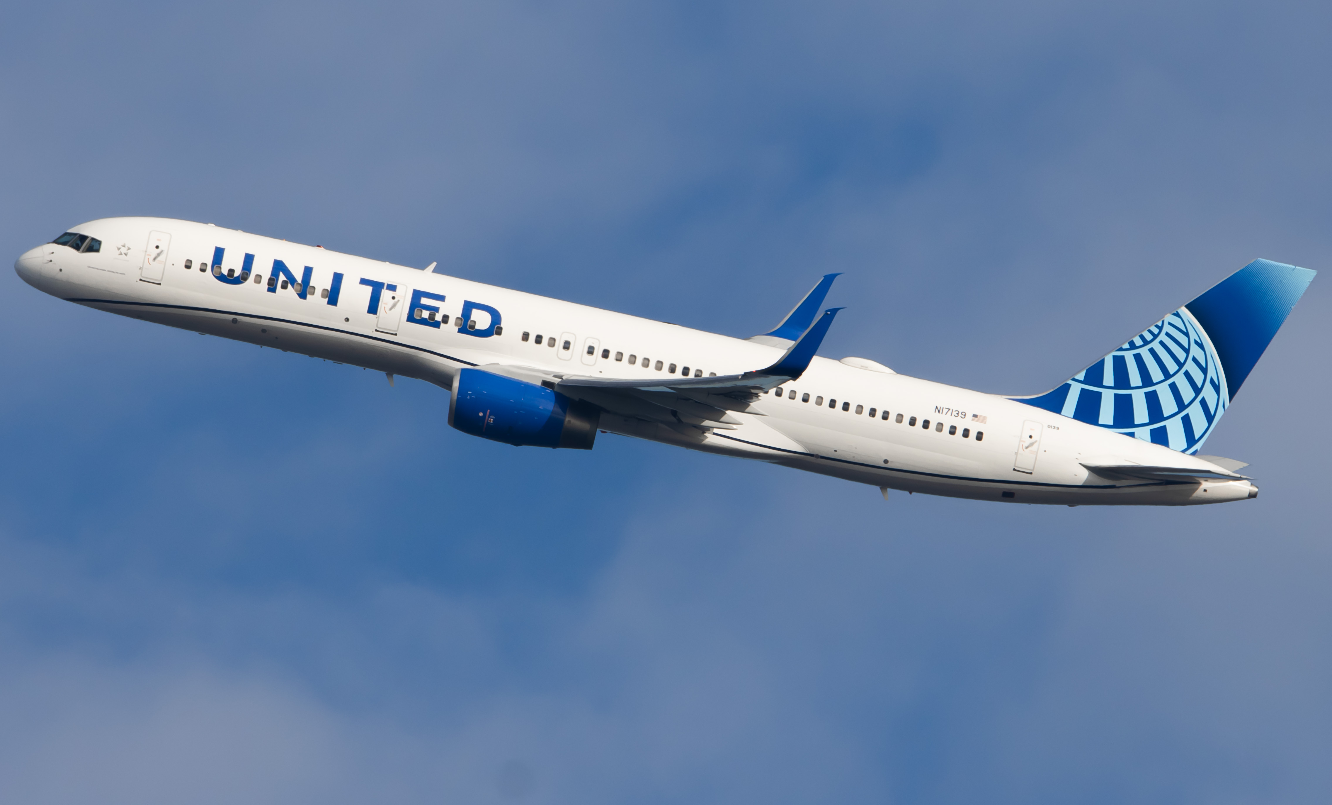 Full size: United Airlines Boeing 757-200 N17139 at John F. Kennedy International Airport