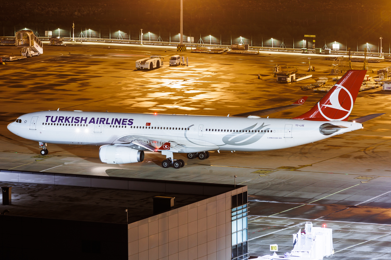Full size: Turkish Airlines Airbus A330-300 TC-LOE at Macau International Airport