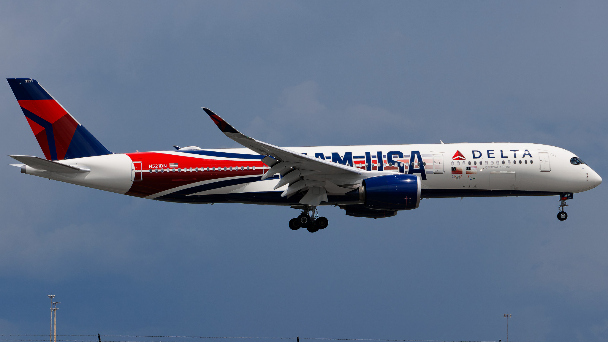 Full size: Delta Airlines Airbus A350-900 N521DN at Orlando International Airport