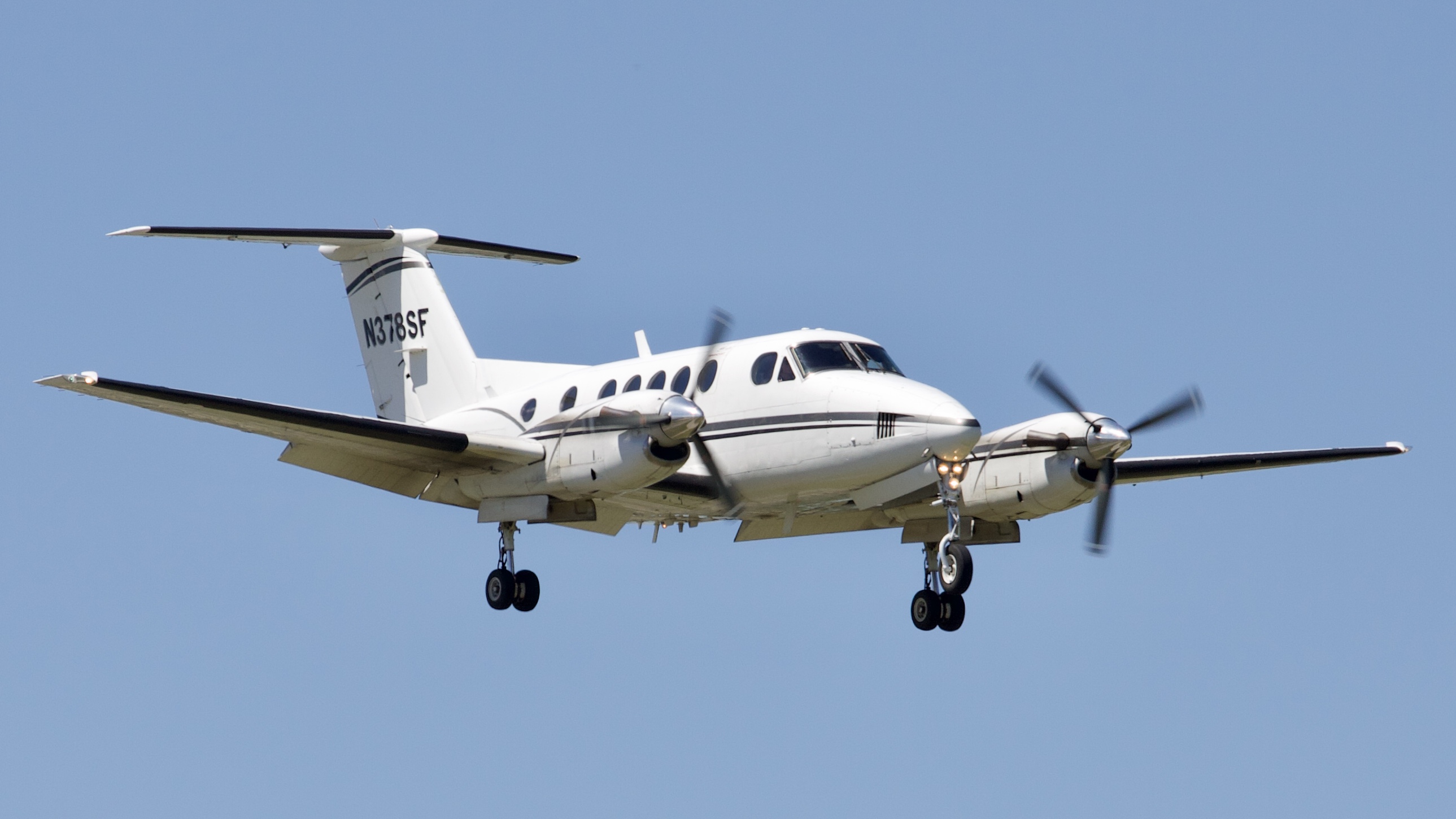 Full size: PRIVATE Beechcraft King Air 200 N378SF at William P Hobby Airport