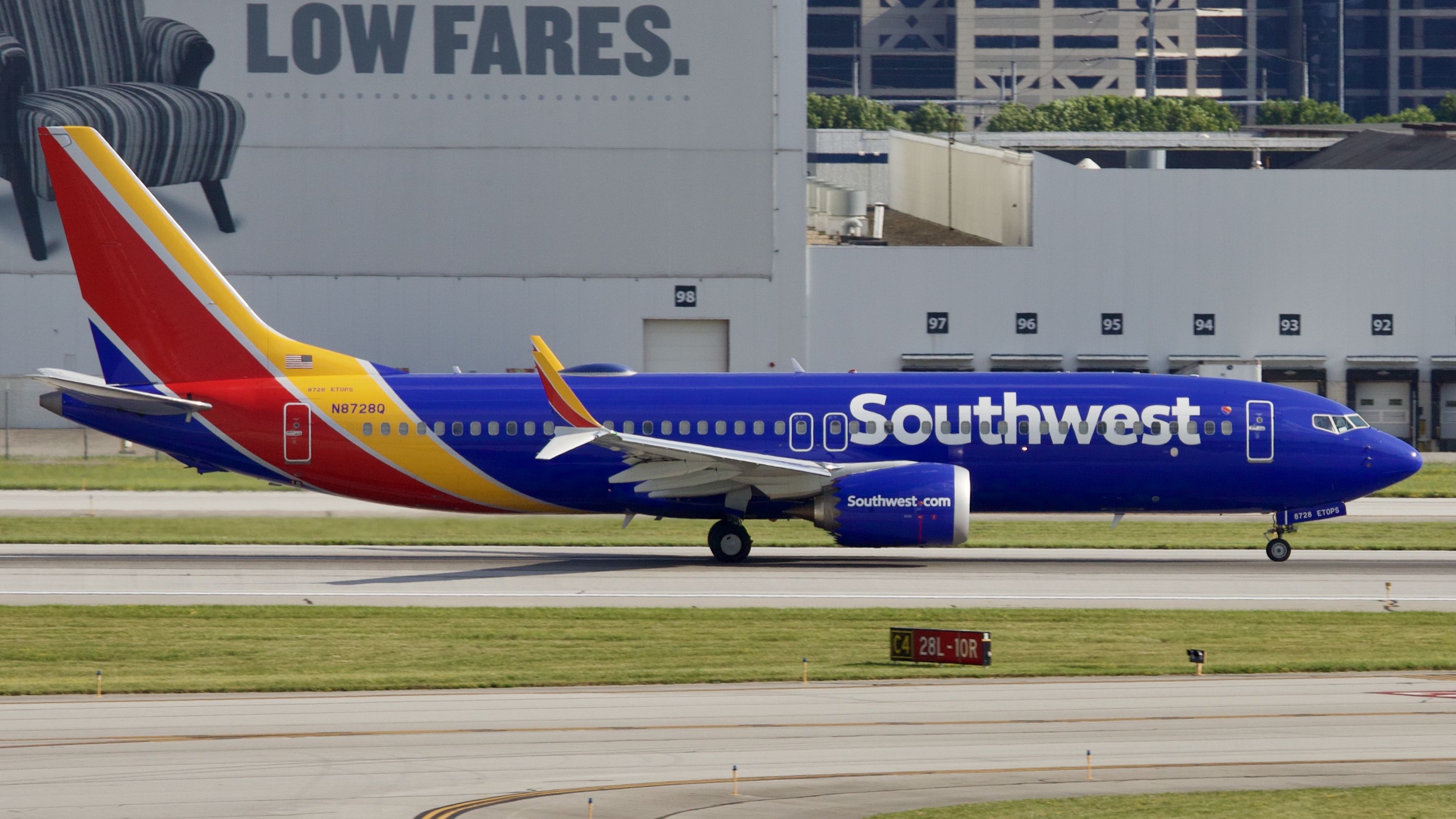 Full size: Southwest Airlines Boeing 737 MAX 8 N8728Q at John Glenn Columbus International Airport