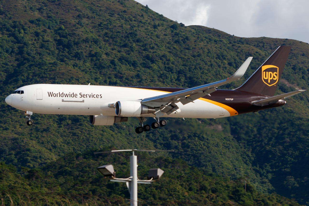 Full size: United Parcel Service Boeing 767-300F N307UP at Hong Kong International Airport