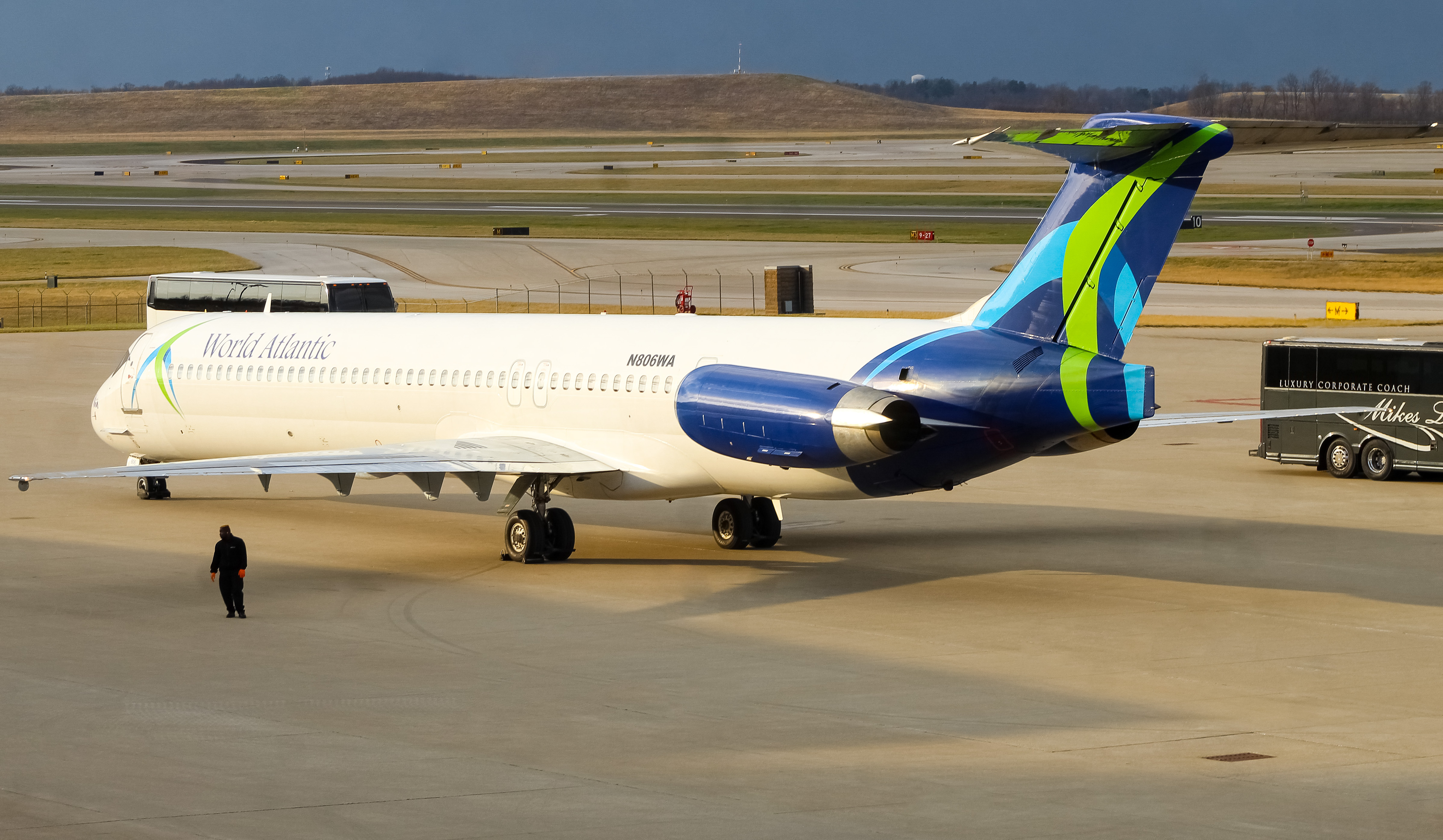 Full size: World Atalntic Airlines McDonnell Douglas MD-83 N806WA at Cincinnati/Northern Kentucky International Airport