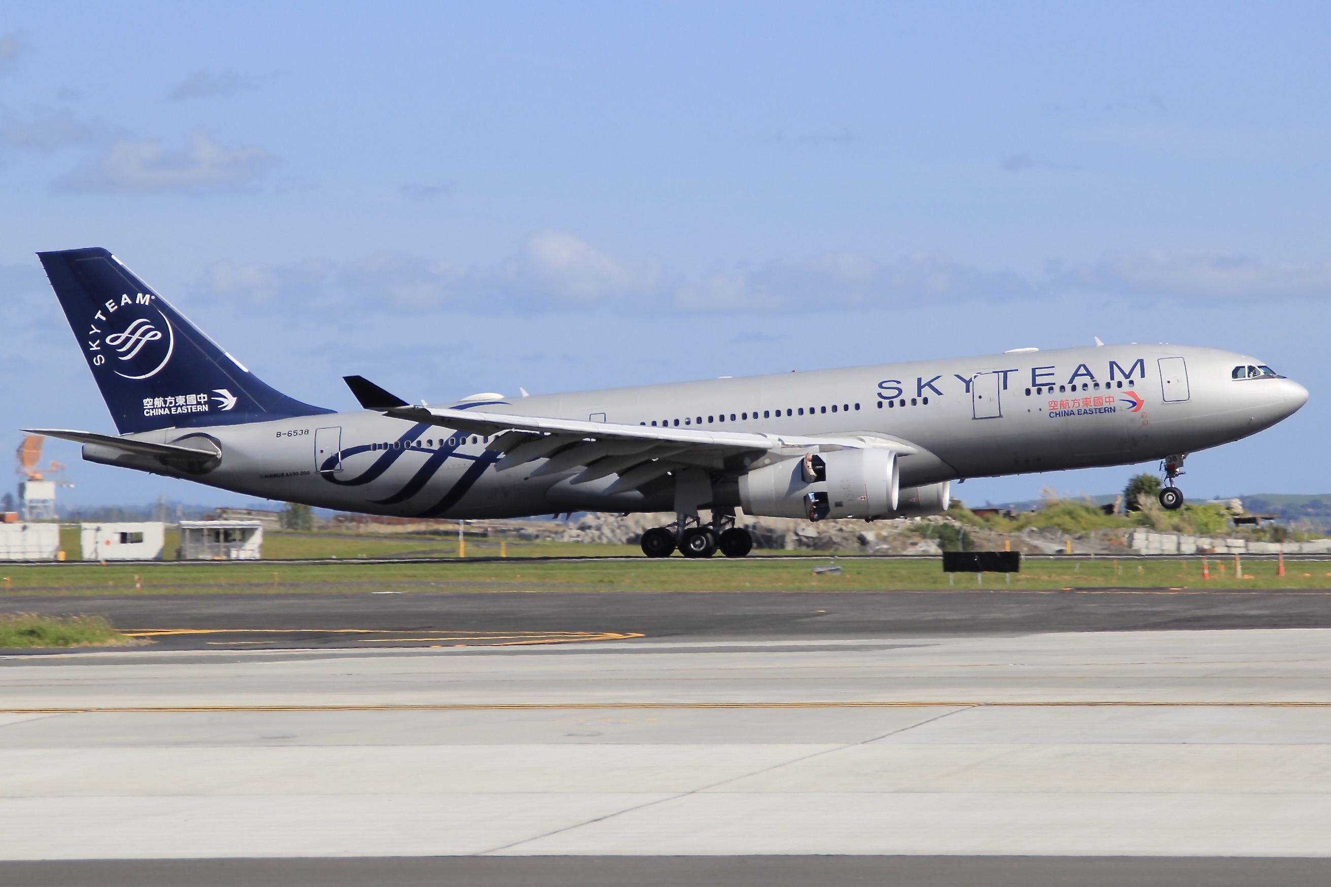 Full size: China Eastern Airlines Airbus A330-243 B-6538 at Auckland International Airport