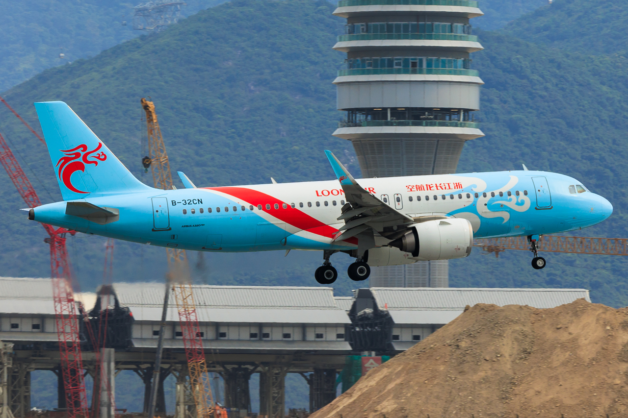 Full size: Loong Air Airbus A320NEO B-32CN at Hong Kong International Airport