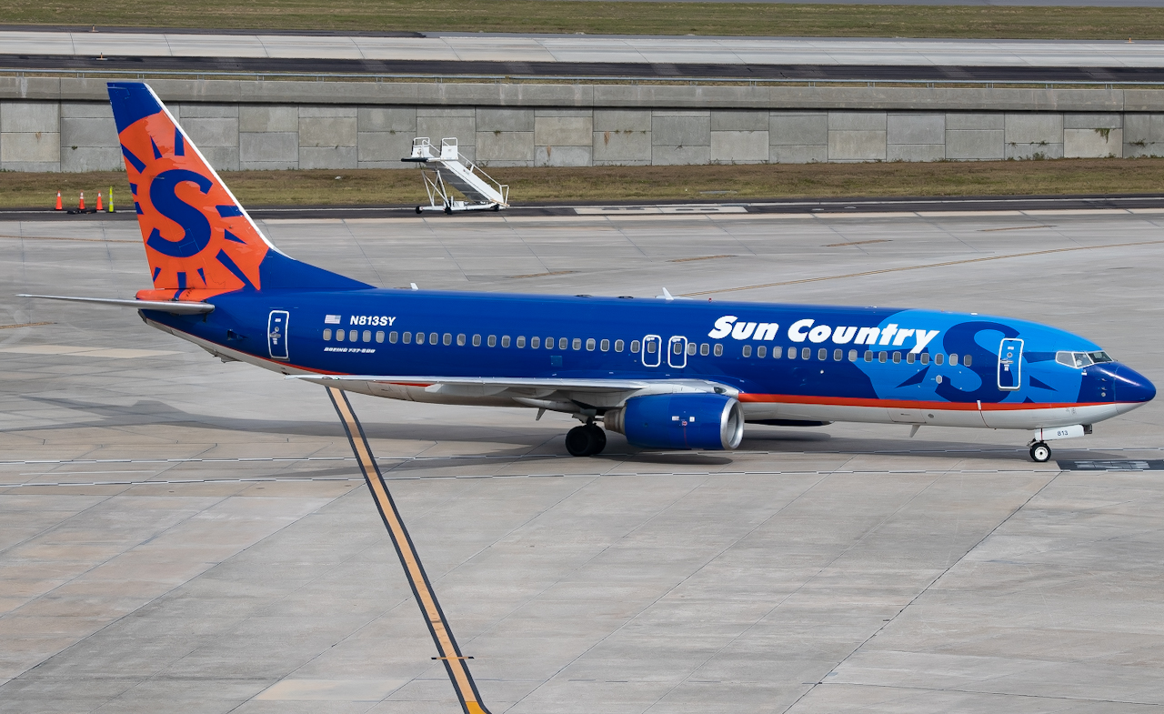 Full size: Sun Country Airlines Boeing 737-800 N813SY at Tampa International Airport
