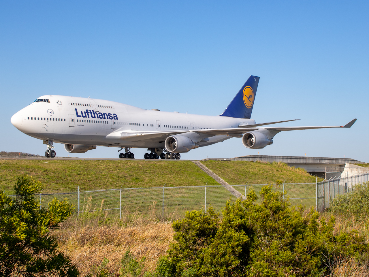 Full size: Lufthansa Boeing 747-400 D-ABTL at Orlando International Airport