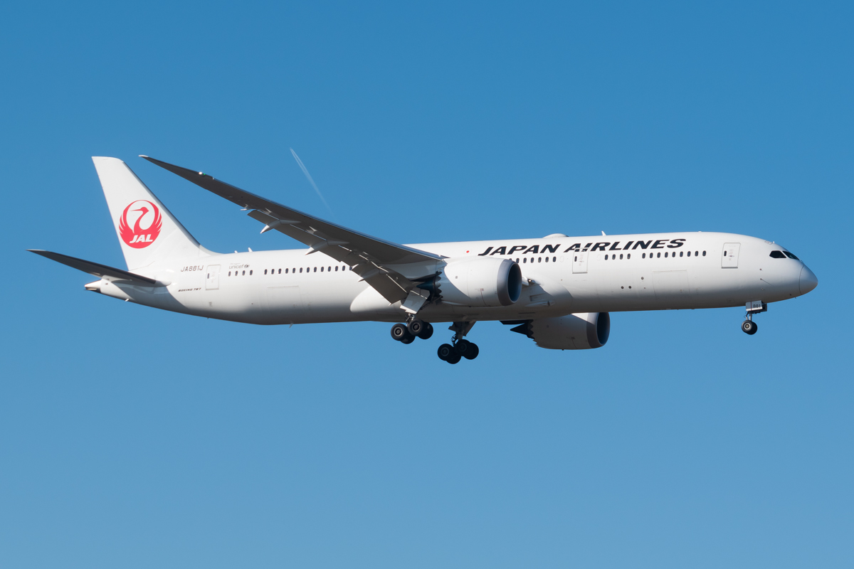 Full size: Japan Airlines Boeing 787-9 JA881J at Frankfurt International Airport