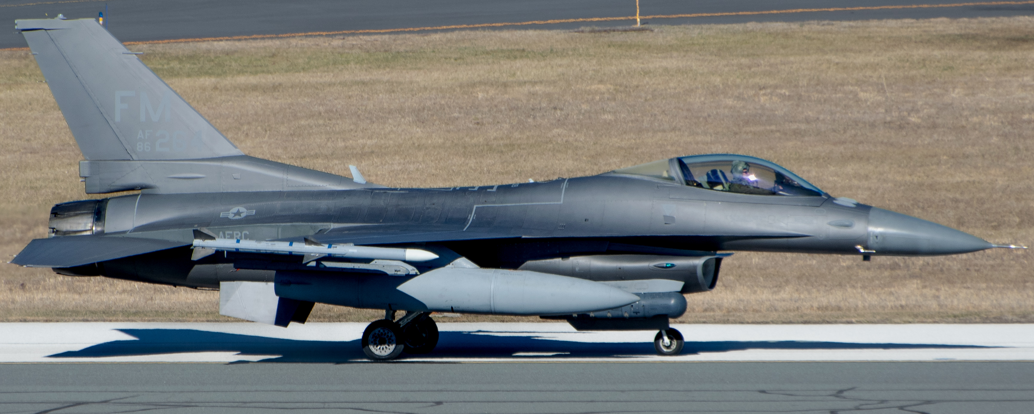 Full size: USAF - United States Air Force General Dynamics F-16 Fighting Falcon 85-0264 at Atlantic City International Airport