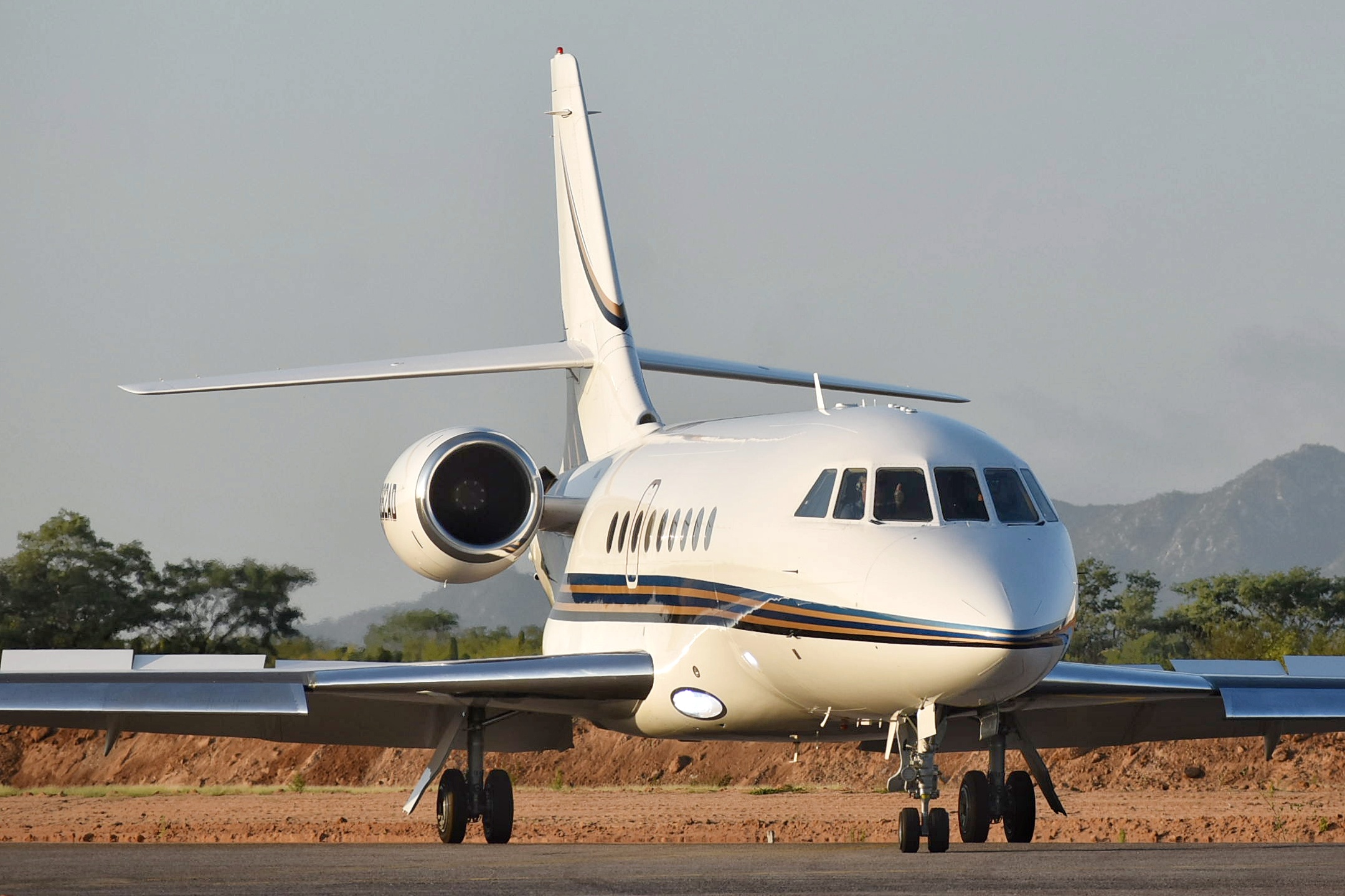 Full size: PRIVATE Dassault Falcon 2000EX N882AD at Aeropuerto de Cabo San Lucas Internacional