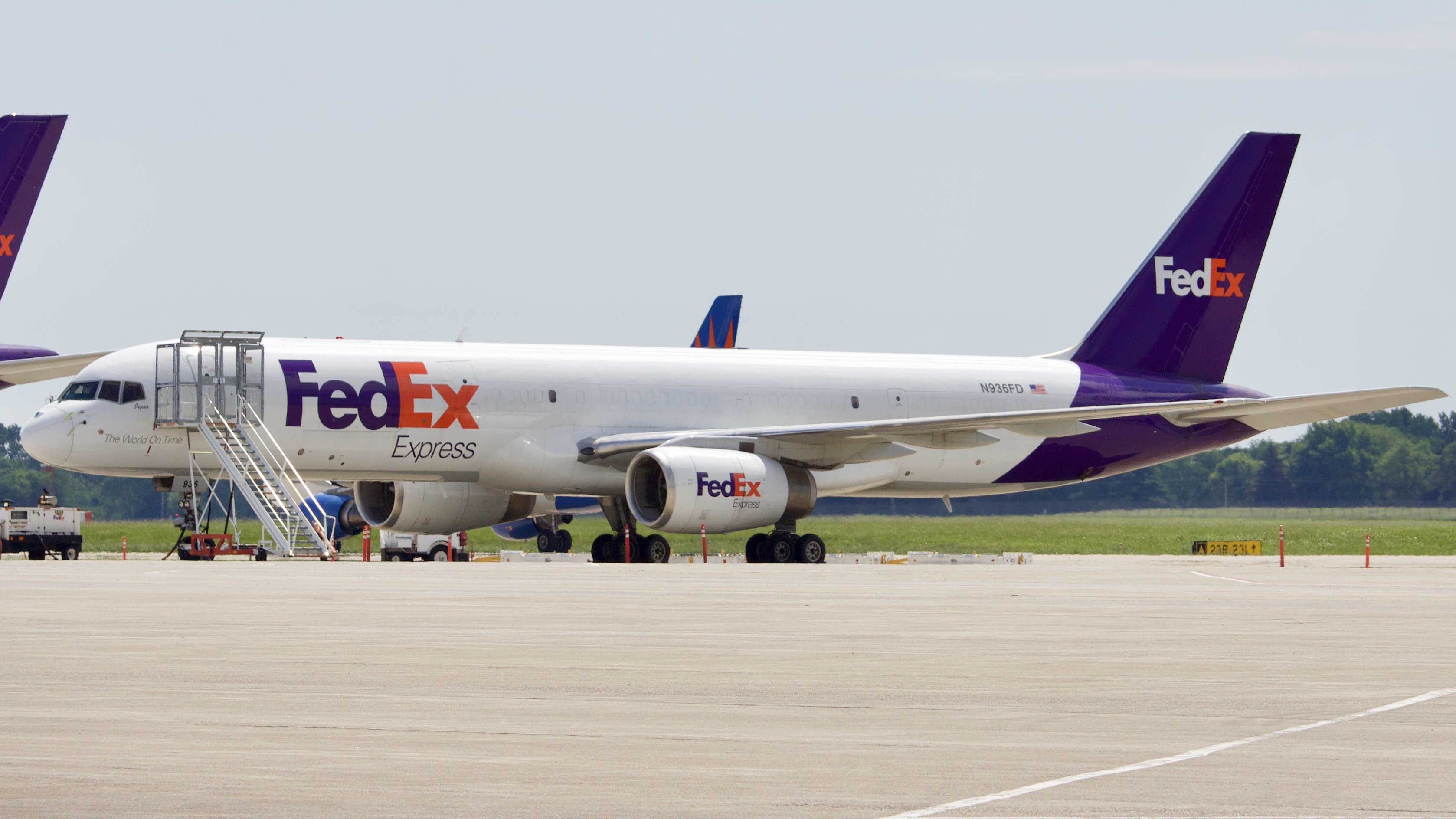 Full size: FedEx Boeing 757-200 N936FD at Rickenbacker International Airport