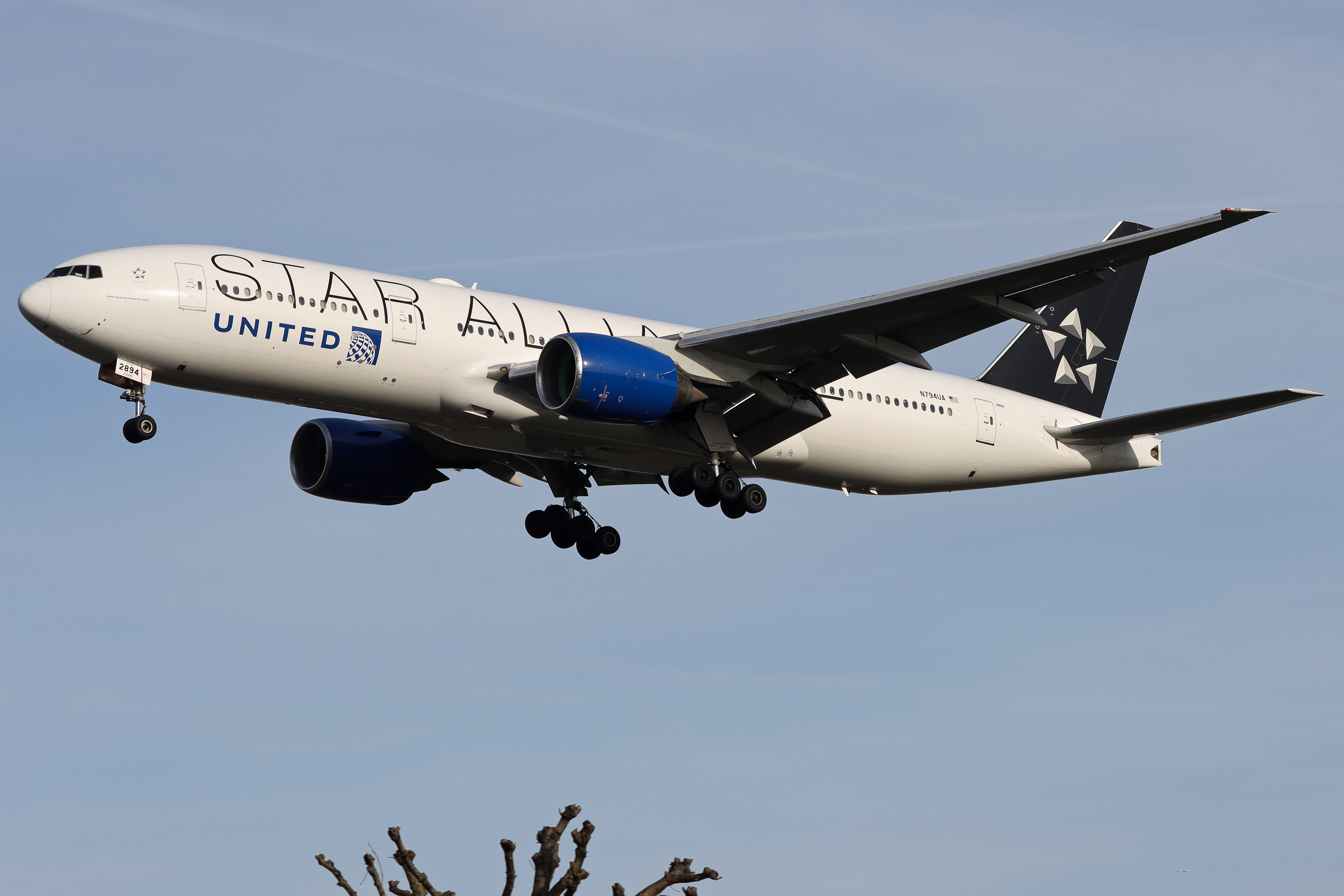 Full size: United Airlines Boeing 777-200ER N794UA at London Heathrow International Airport