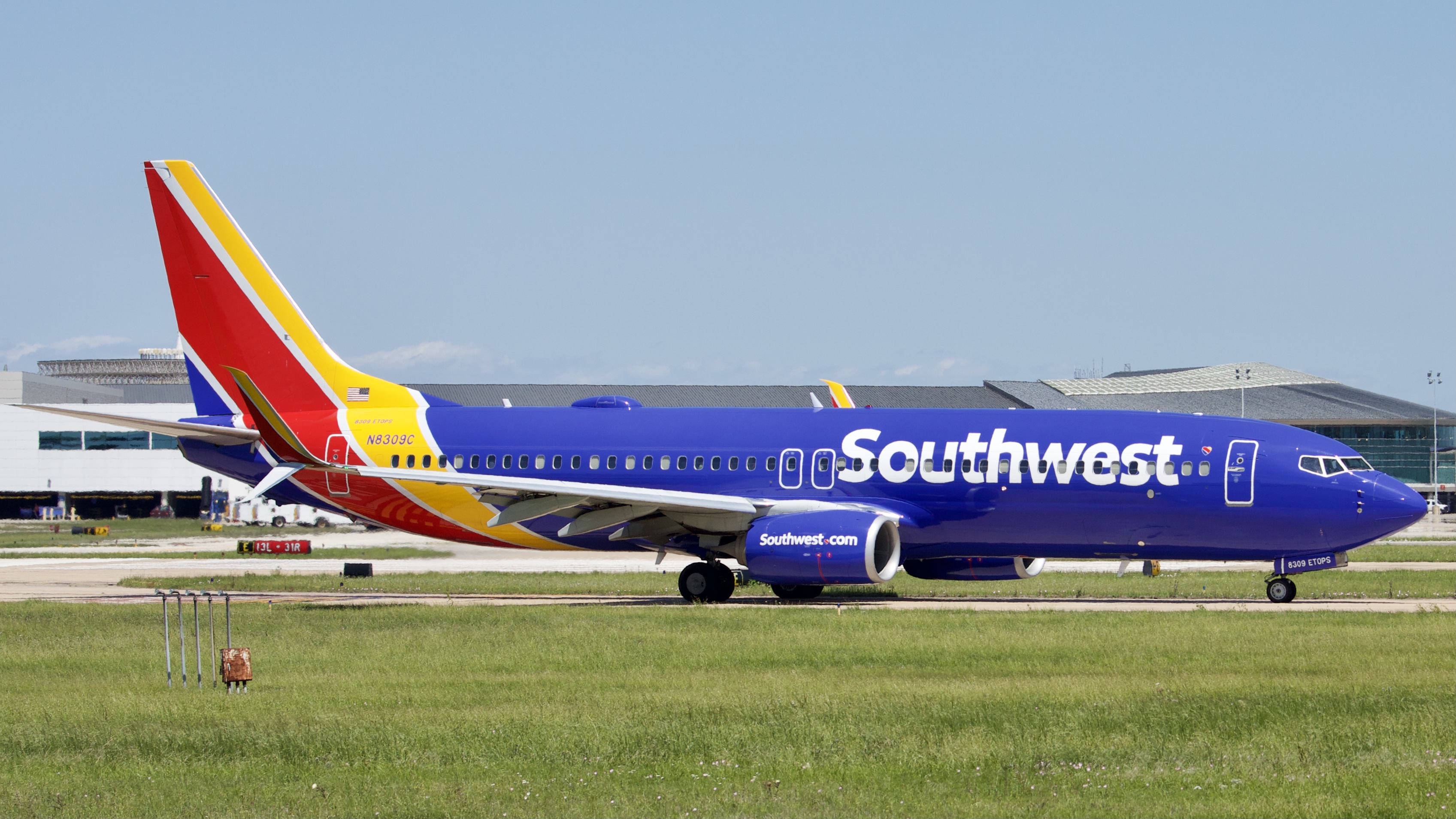 Full size: Southwest Airlines Boeing 737-800 N8309C at William P Hobby Airport