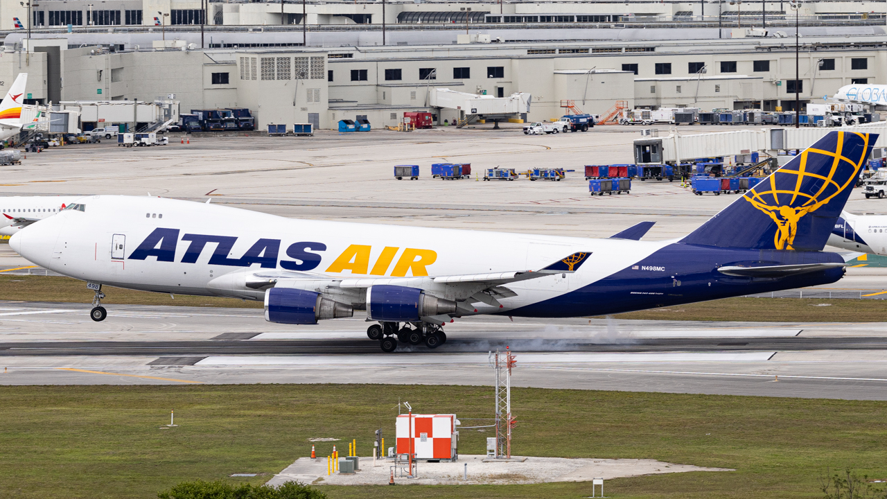 Full size: Atlas Air Boeing 747-400F N498MC at Miami International Airport