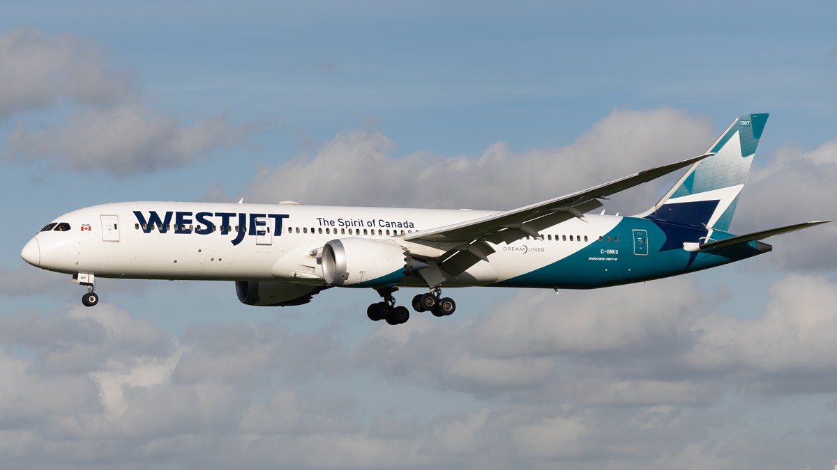 Full size: WestJet Boeing 787-9 C-GMKS at London Heathrow International Airport