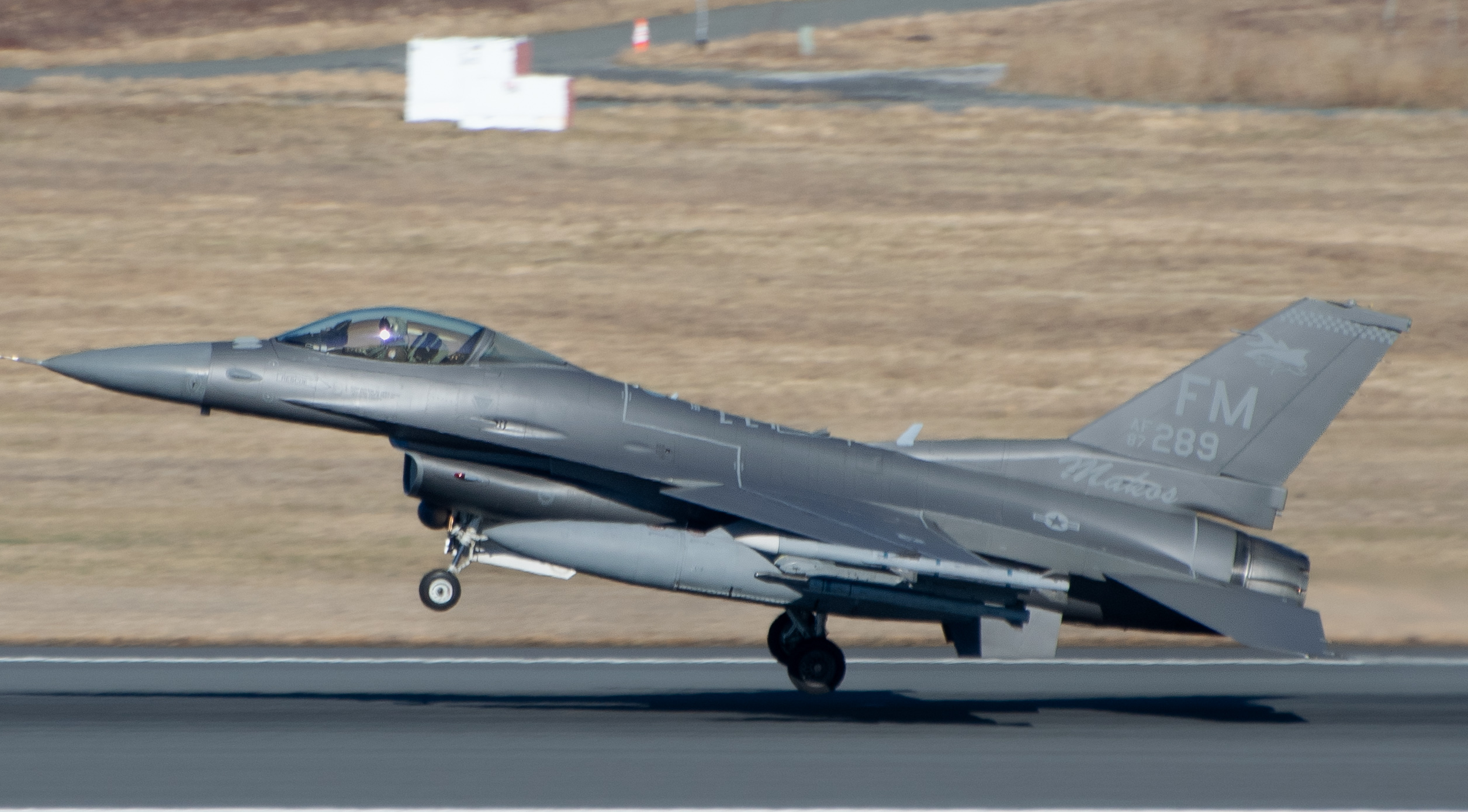Full size: USAF - United States Air Force General Dynamics F-16 Fighting Falcon 87-0289 at Atlantic City International Airport