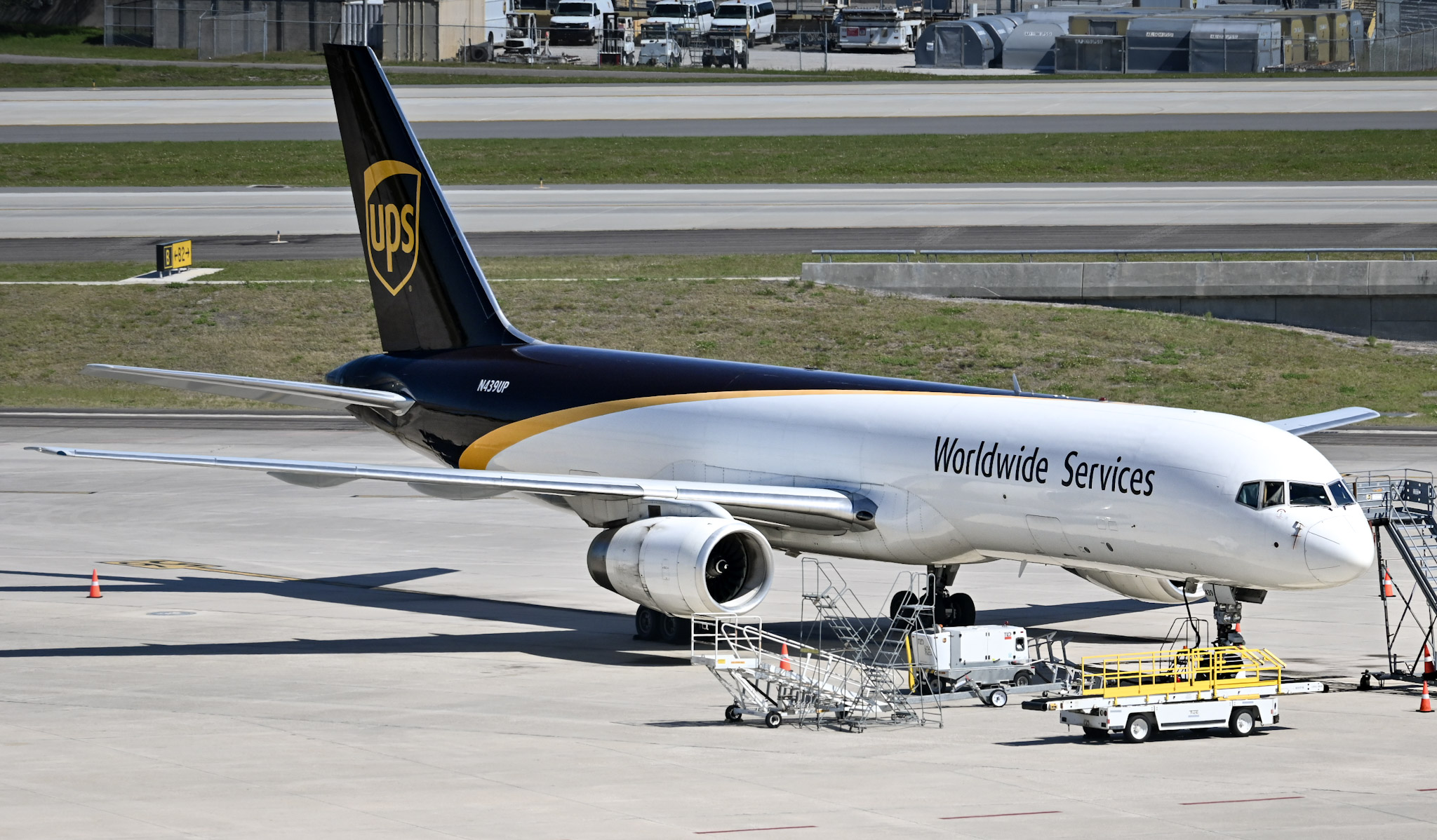 Full size: United Parcel Service Boeing 757-200 N439UP at Tampa International Airport