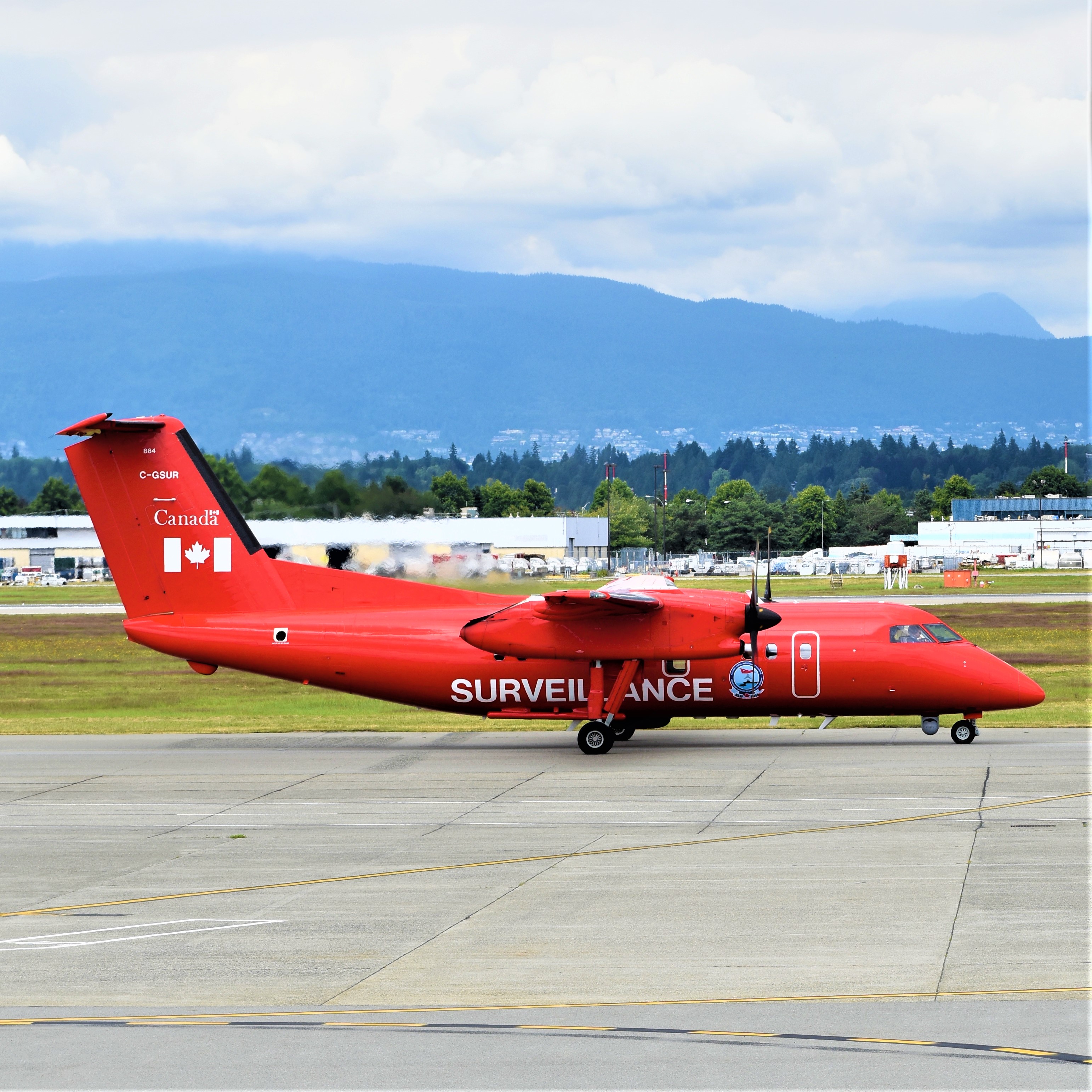 Full size: Canada Surveillance De Havilland DHC-8 C-GSUR at Vancouver International Airport