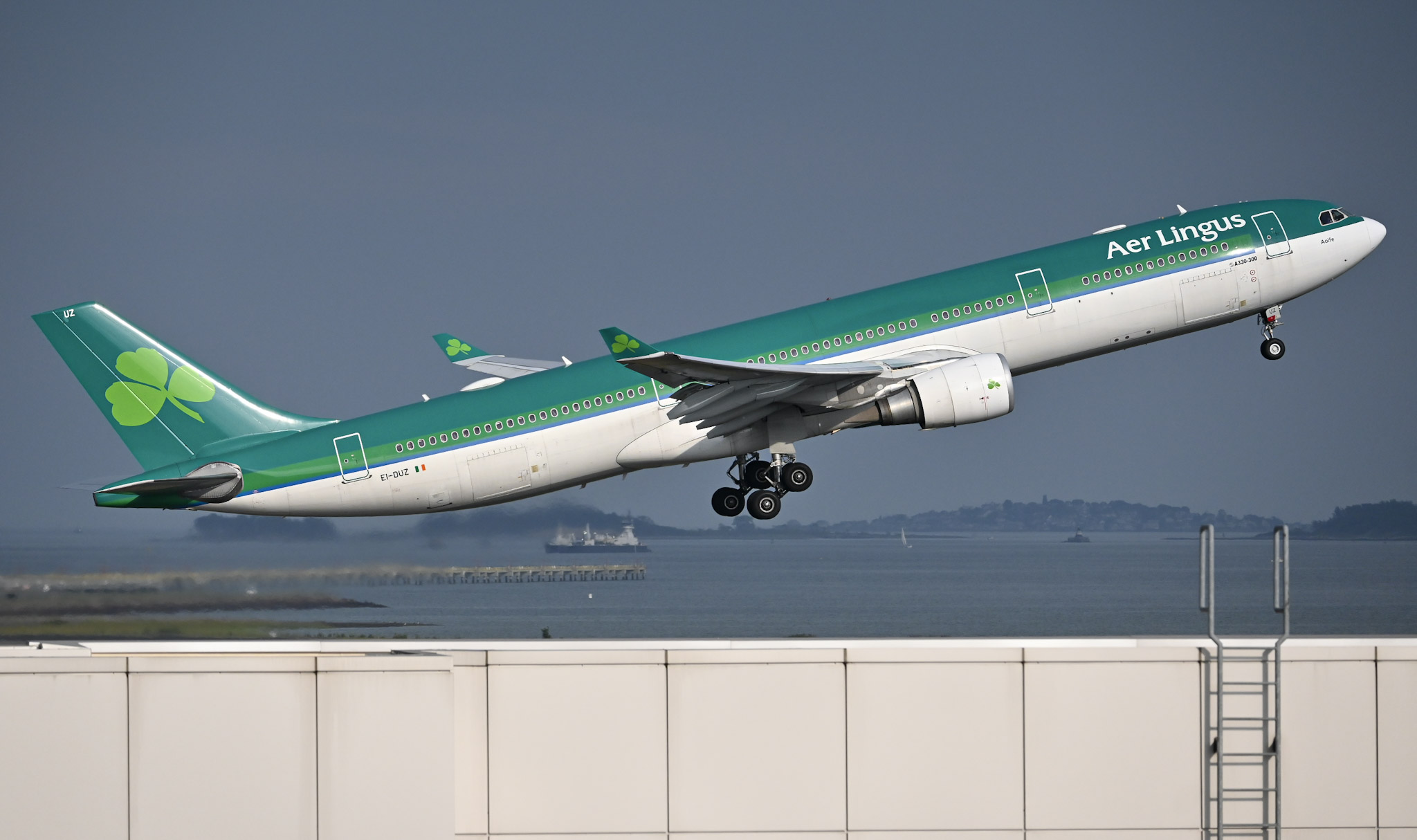 Full size: Aer Lingus Airbus A330-300 EI-DUZ at General Edward Lawrence Logan International Airport