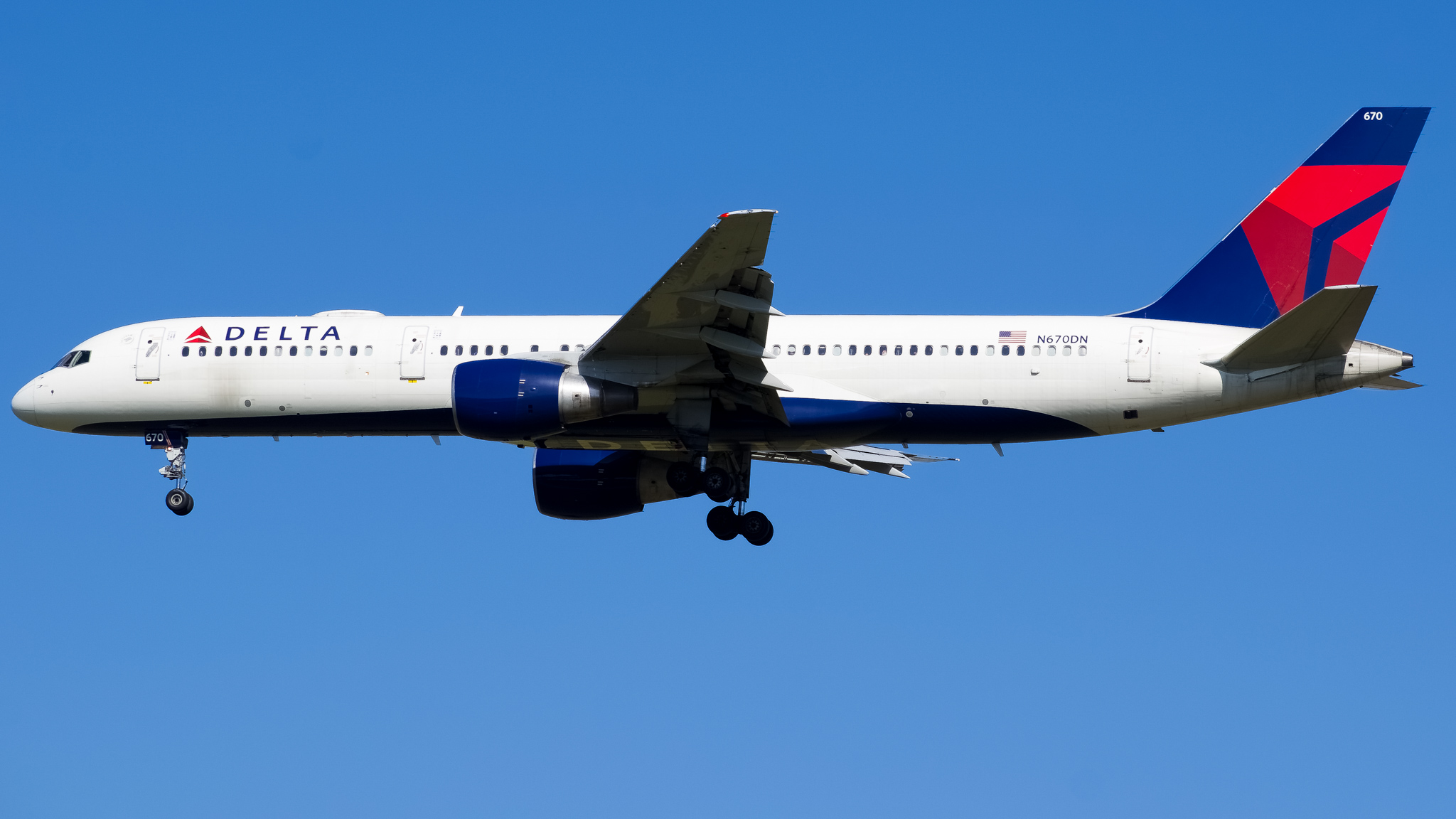 Full size: Delta Airlines Boeing 757-200 N670DN at Tampa International Airport