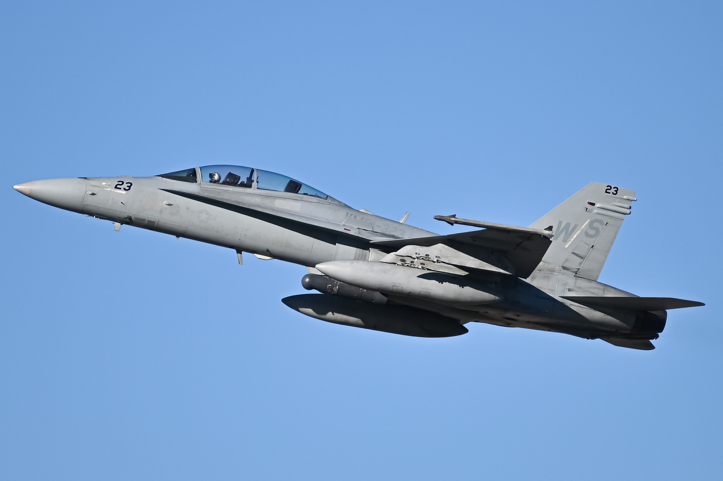 Full size: USMC - United States Marine Corp Boeing F/A-18E/F Super Hornet 166410 at Brown Field Municipal Airport