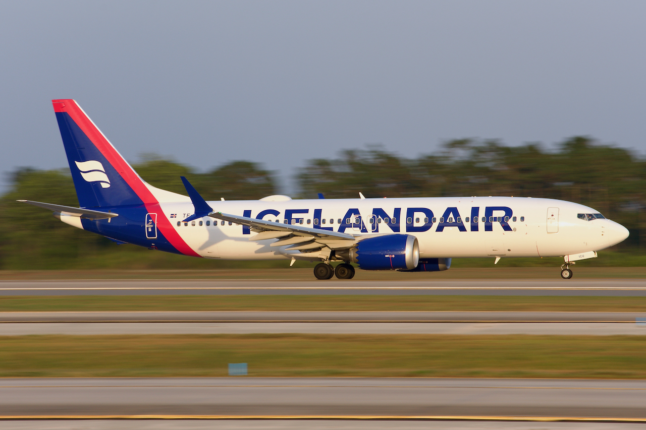 Full size: IcelandAir Boeing 737 MAX 8 TF-ICU at Orlando International Airport