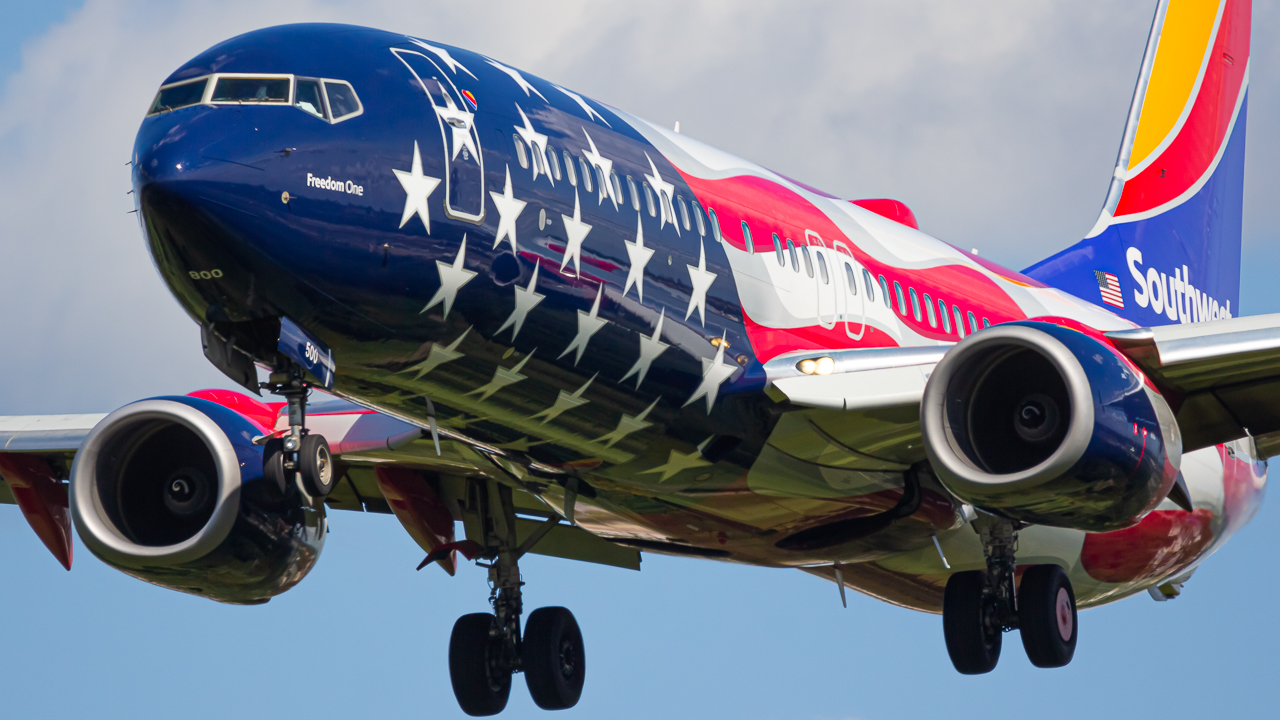 Full size: Southwest Airlines Boeing 737-800 N500WR at John Glenn Columbus International Airport