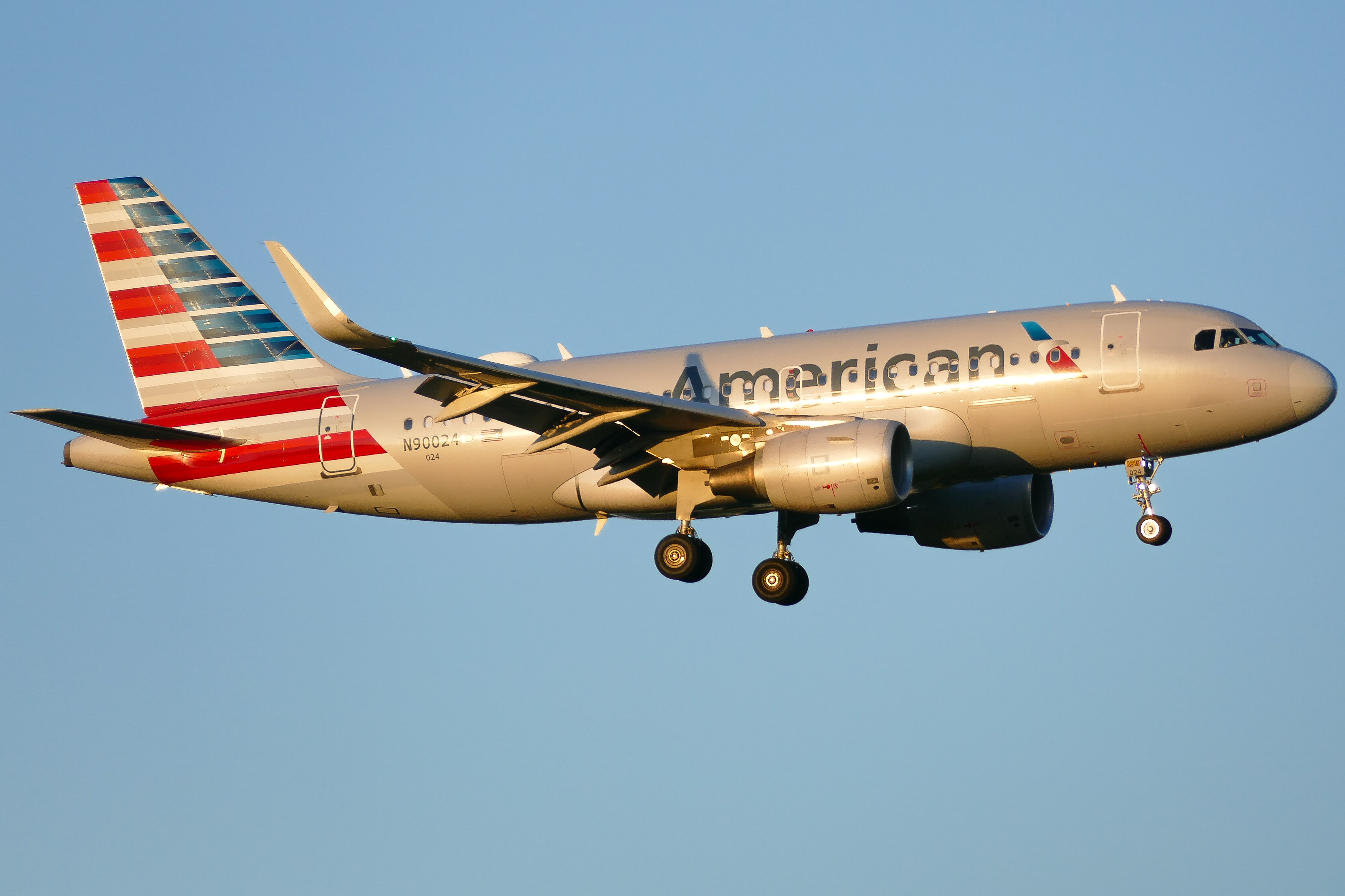 Full size: American Airlines Airbus A319 N90024 at Austin-Bergstrom International Airport