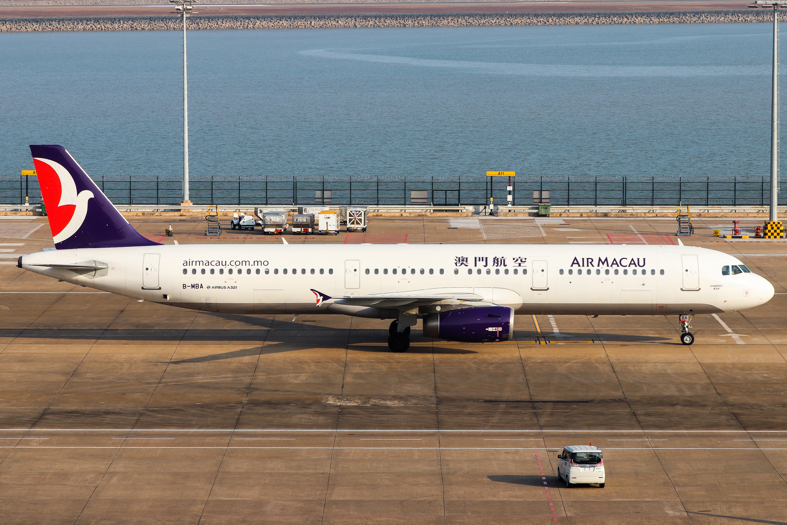 Full size: Air Macau Airbus A321-200 B-MBA at Macau International Airport