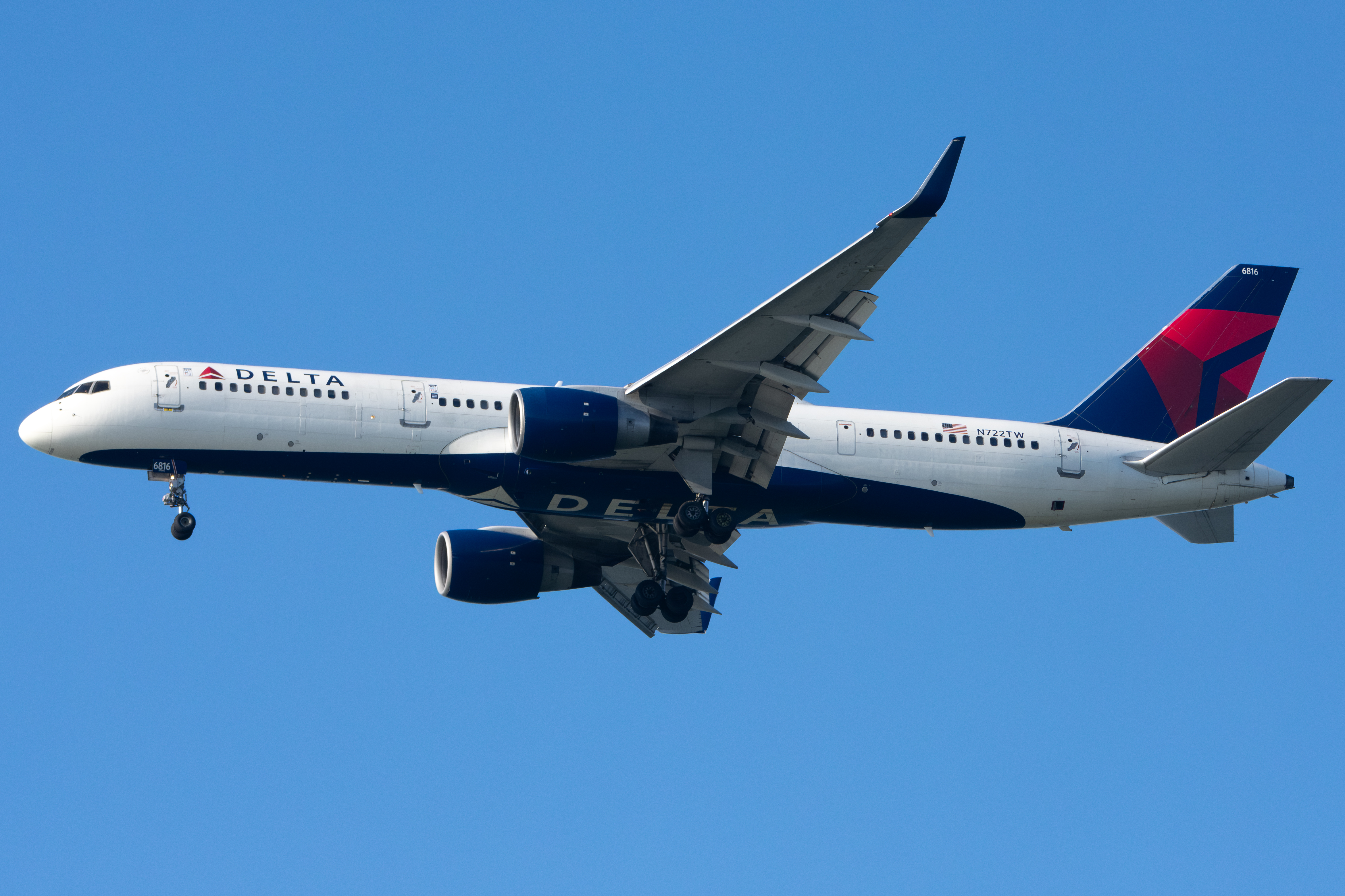 Full size: Delta Airlines Boeing 757-200 N722TW at San Francisco International Airport