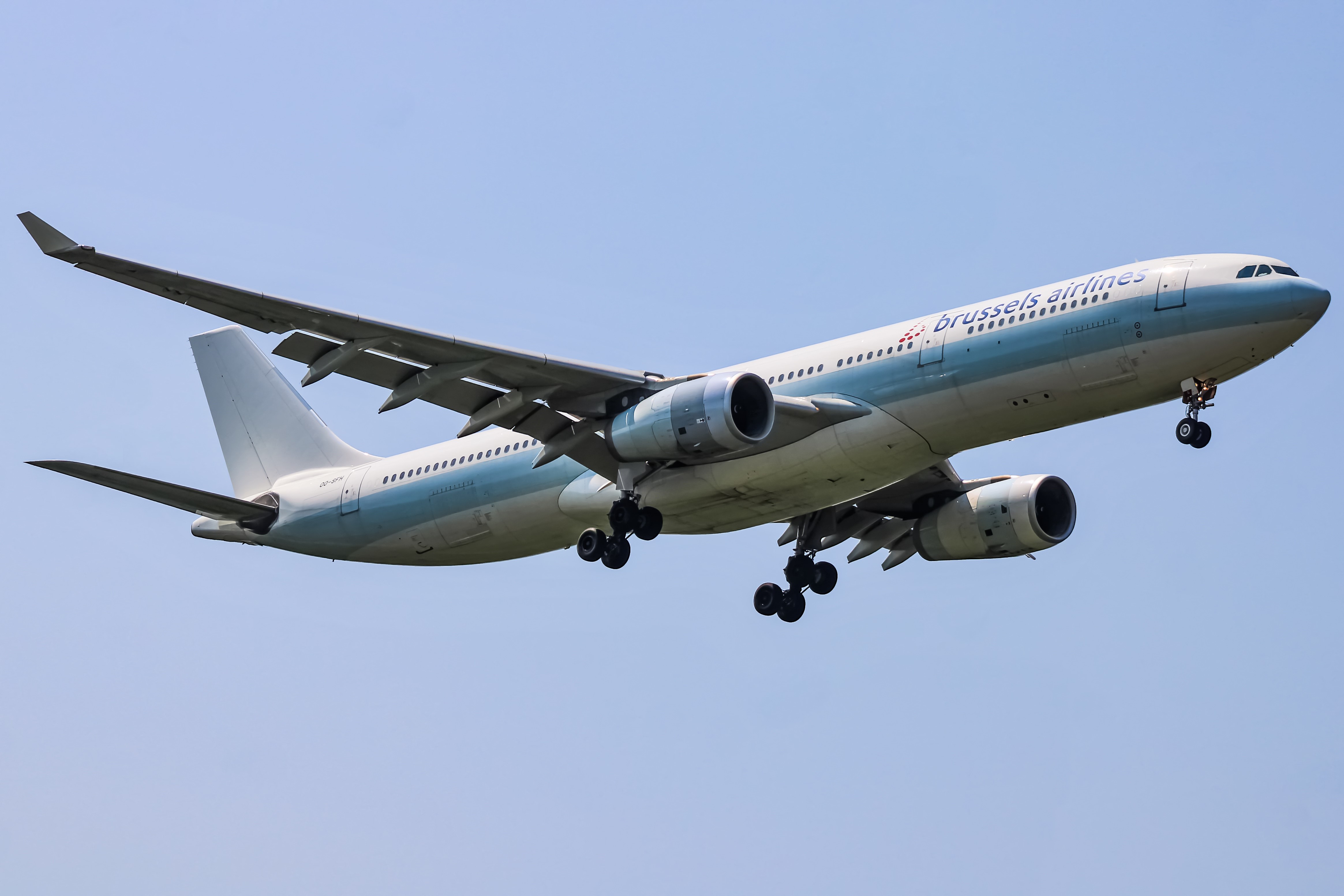 Full size: Brussels Airlines Airbus A330-300 OO-SFH at Washington Dulles International Airport