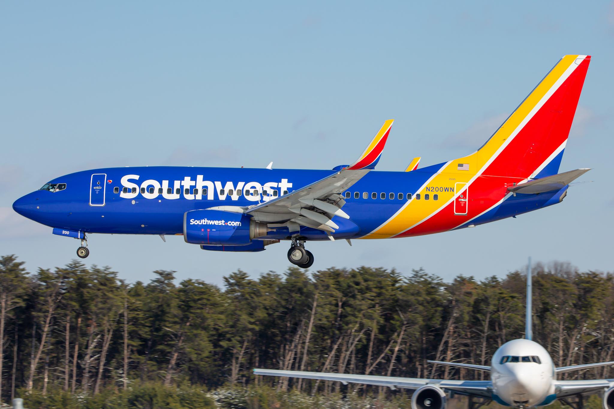 Full size: Southwest Airlines Boeing 737-700 N200WN at Baltimore/Washington International Thurgood Marshall Airport