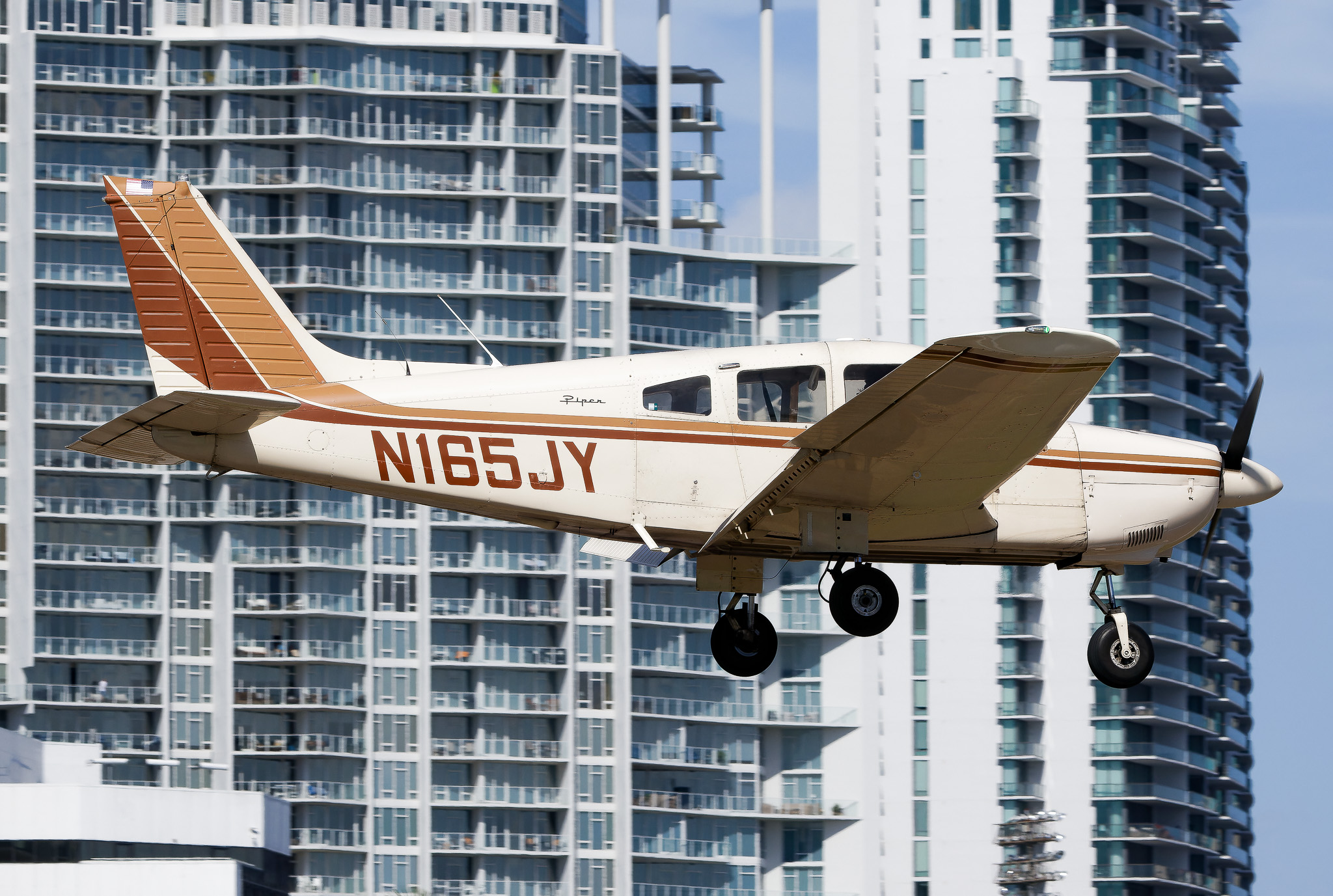 Full size: St. Pete Air Piper PA-28 N165JY at St. Petersburg Albert Whitted Airport