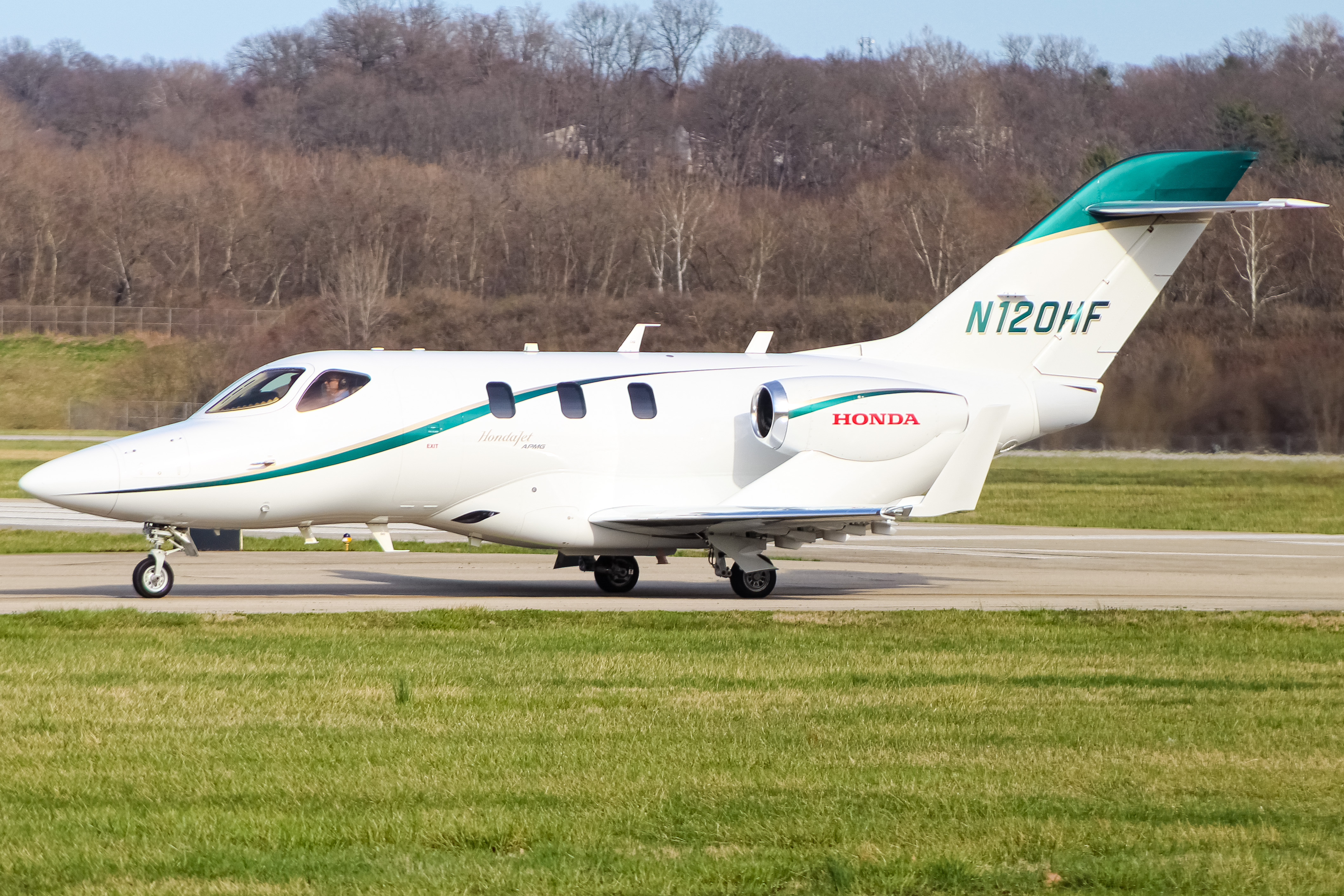 Full size: PRIVATE Honda HA-420 N120HF at Cincinnati Municipal Airport/Lunken Field