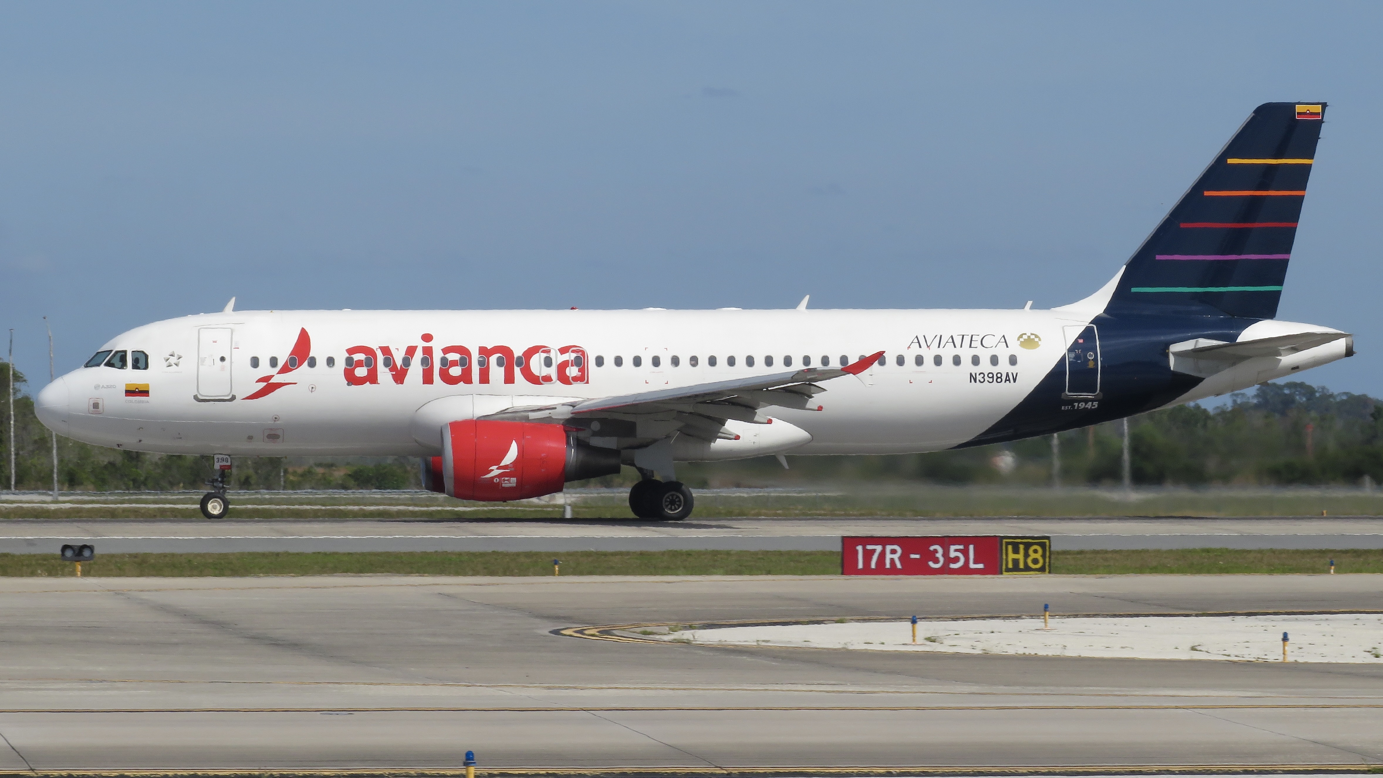 Full size: Avianca Airbus A320 N398AV at Orlando International Airport