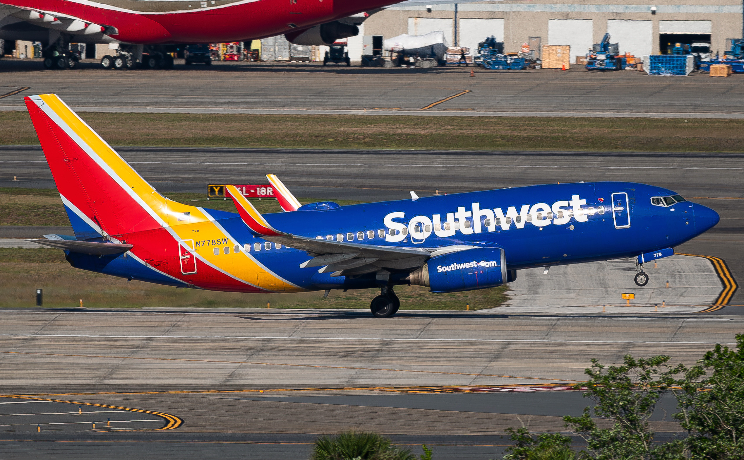 Full size: Southwest Airlines Boeing 737-700 N778SW at Orlando International Airport