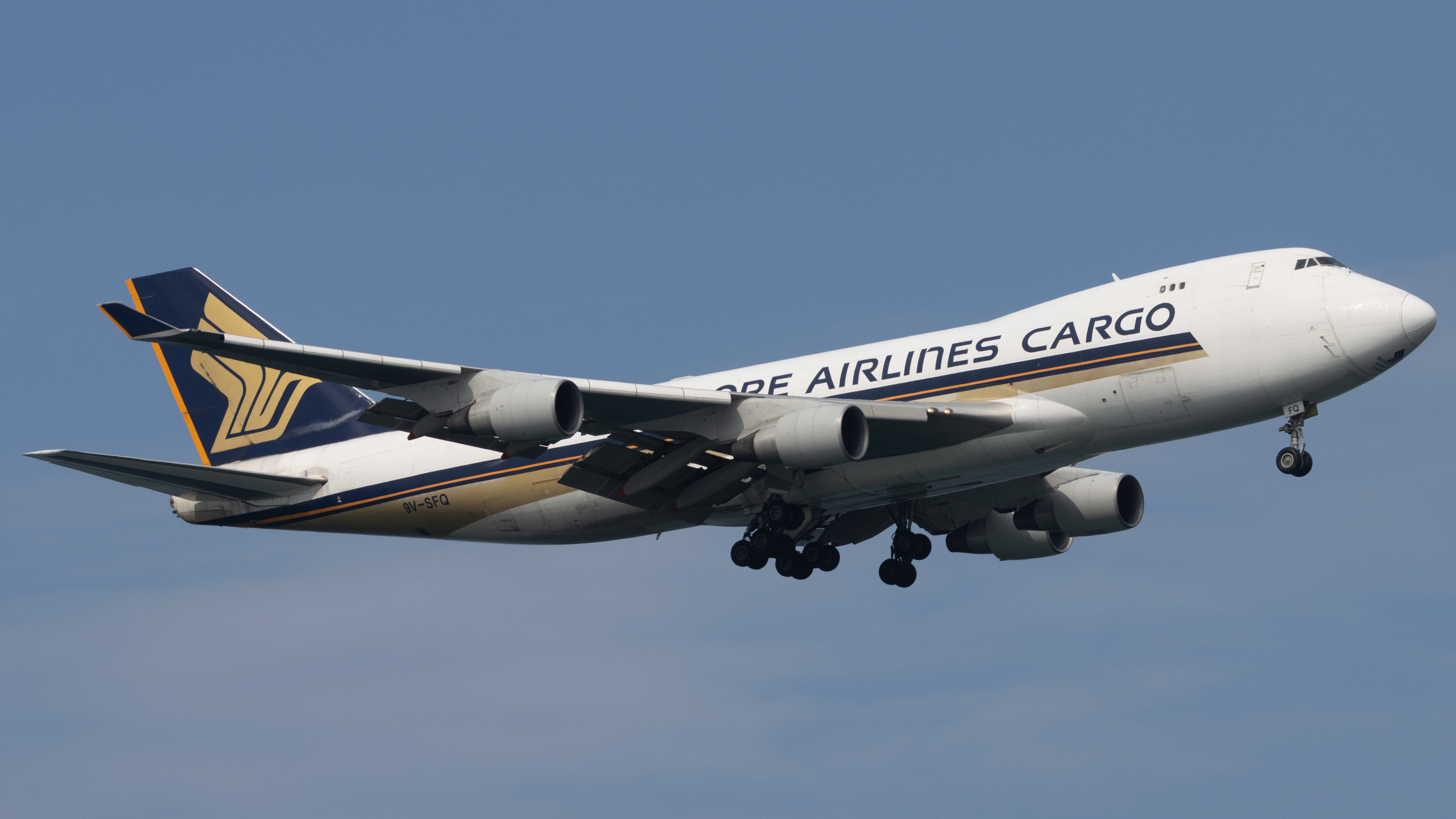Full size: Singapore Airlines Cargo Boeing 747-400F 9V-SFQ at Singapore-Changi Airport