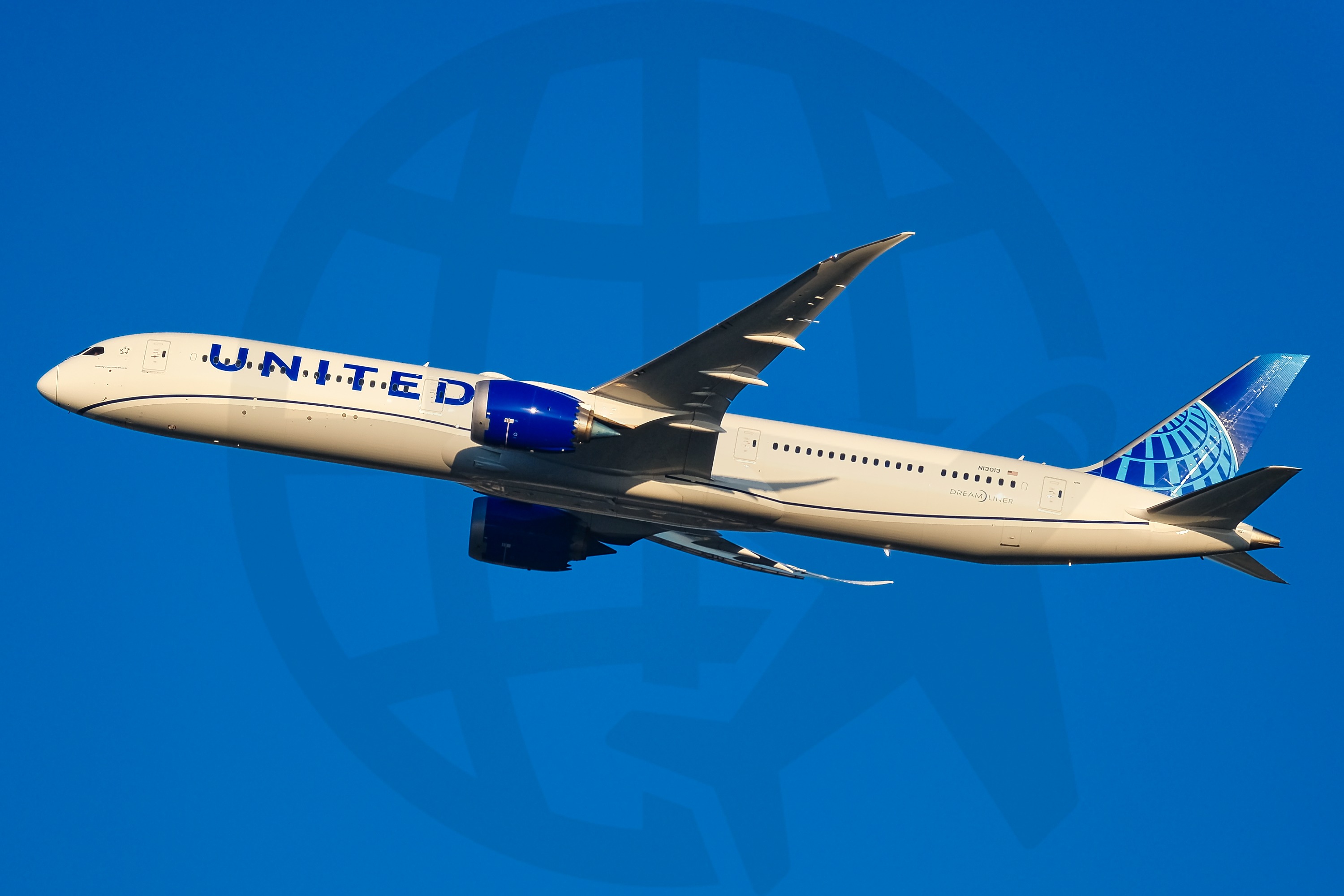 Full size: United Airlines Boeing 787-10 N13013 at Washington Dulles International Airport