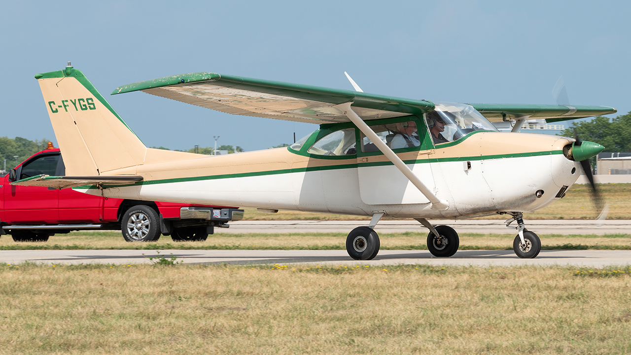 Full size: PRIVATE Cessna 172 C-FYGS at Wittman Regional Airport