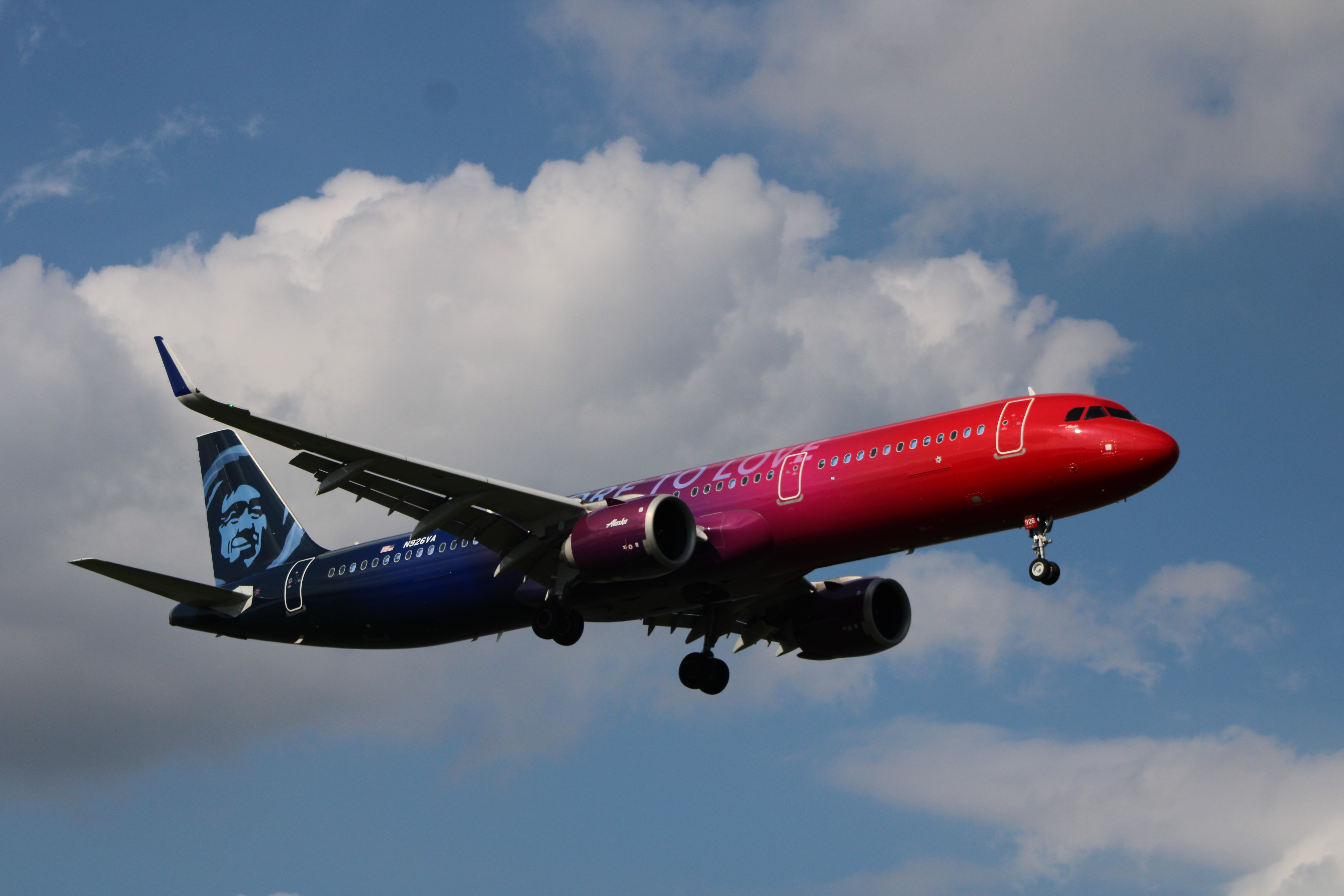 Full size: Alaska Airlines Airbus A321NEO N926VA at Ronald Reagan National Airport