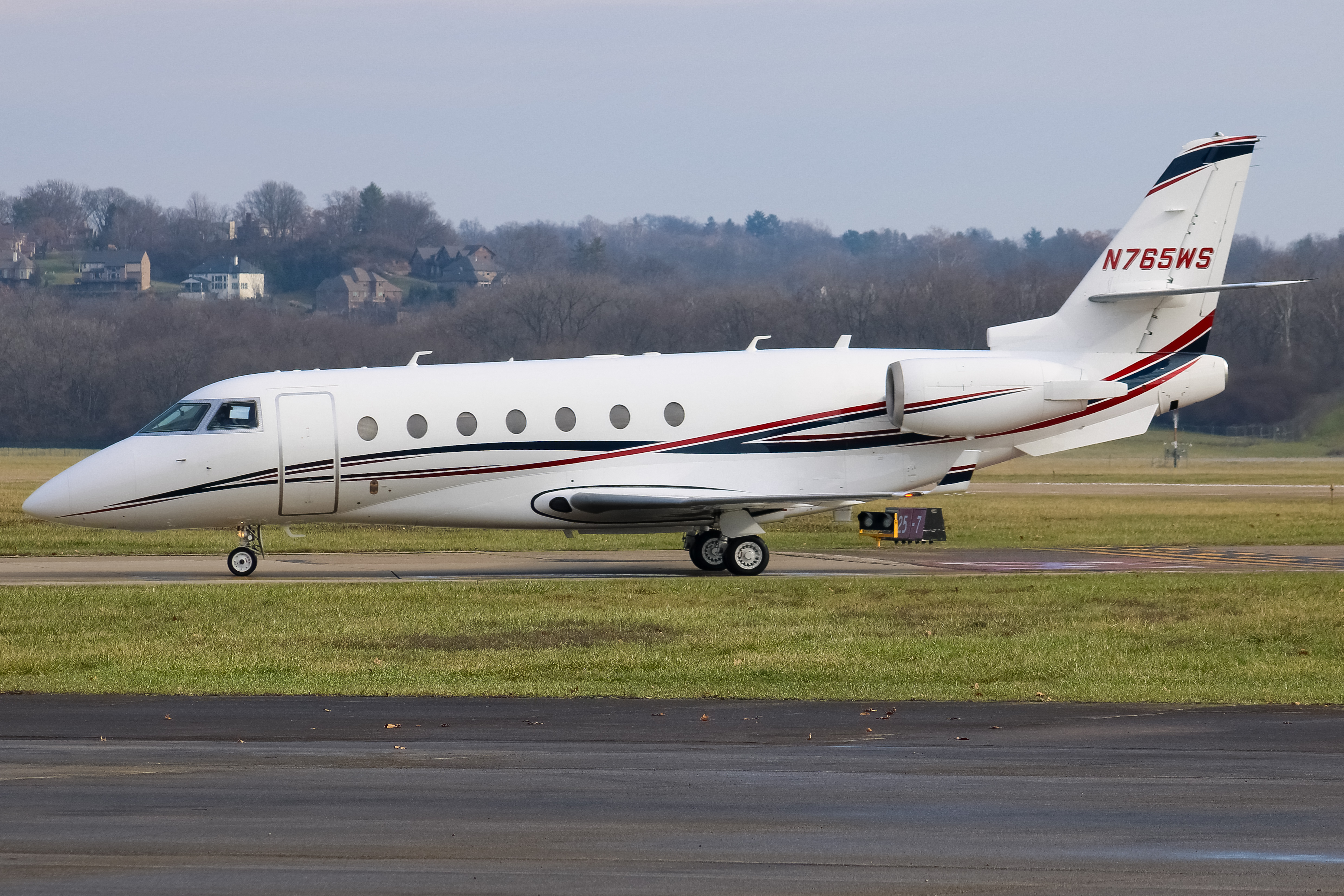 Full size: PRIVATE Gulfstream G200 N765WS at Cincinnati Municipal Airport/Lunken Field