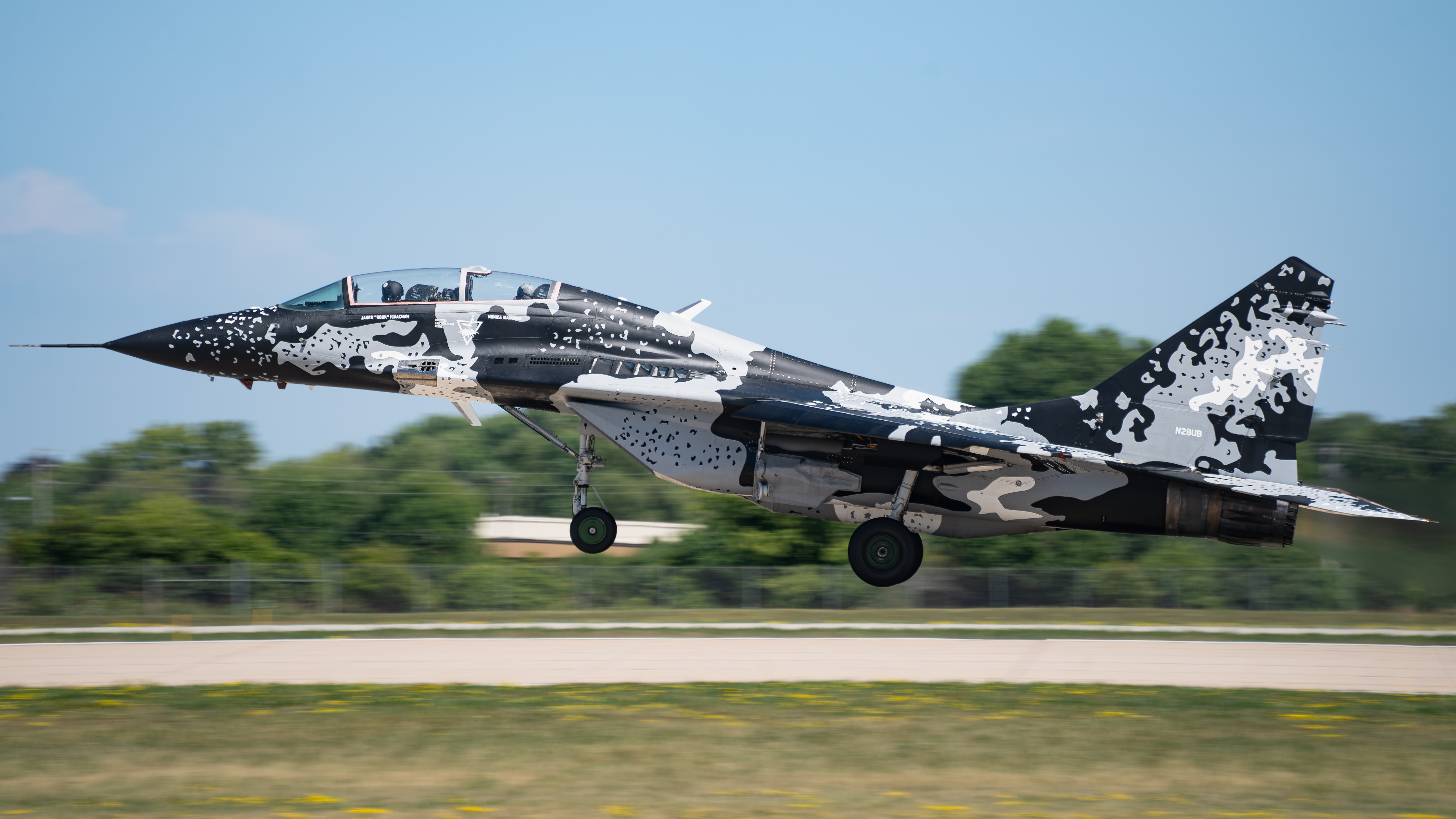 N29UB | PRIVATE Mikoyan-Gurevich MiG-29 at OSH | AeroXplorer