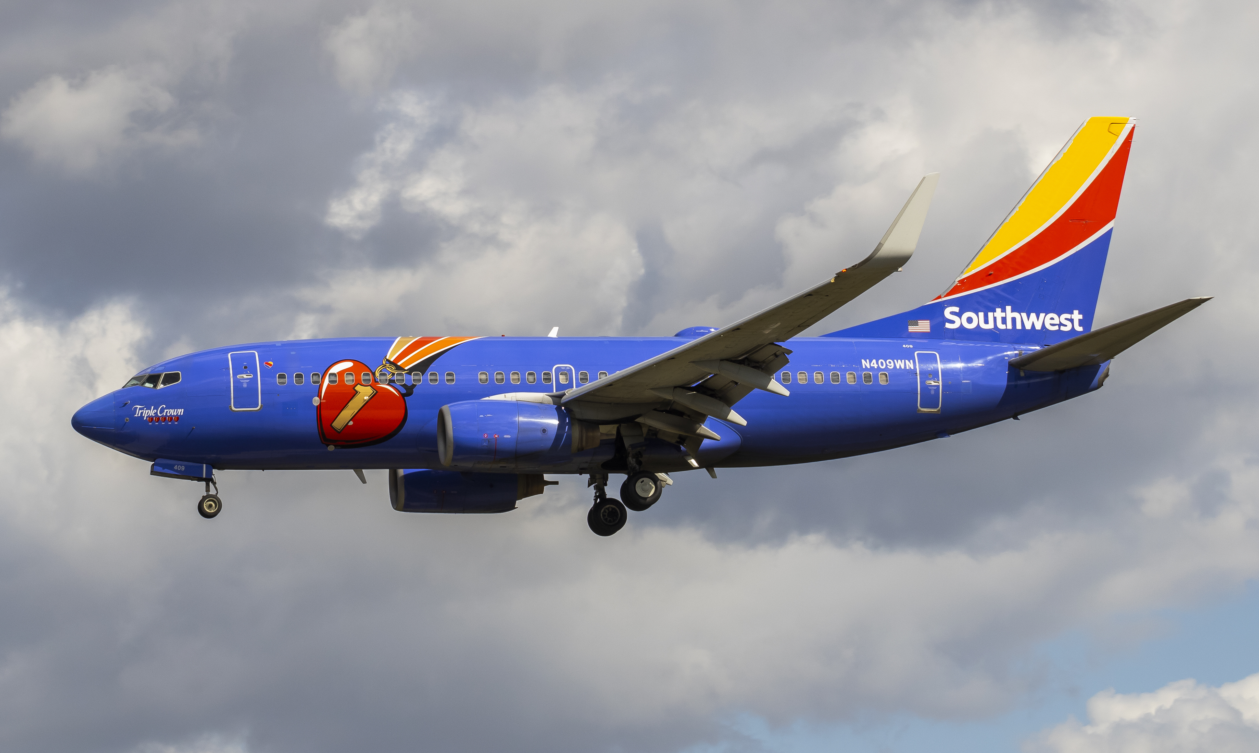Full size: Southwest Airlines Boeing 737-700 N409WN at Baltimore/Washington International Thurgood Marshall Airport