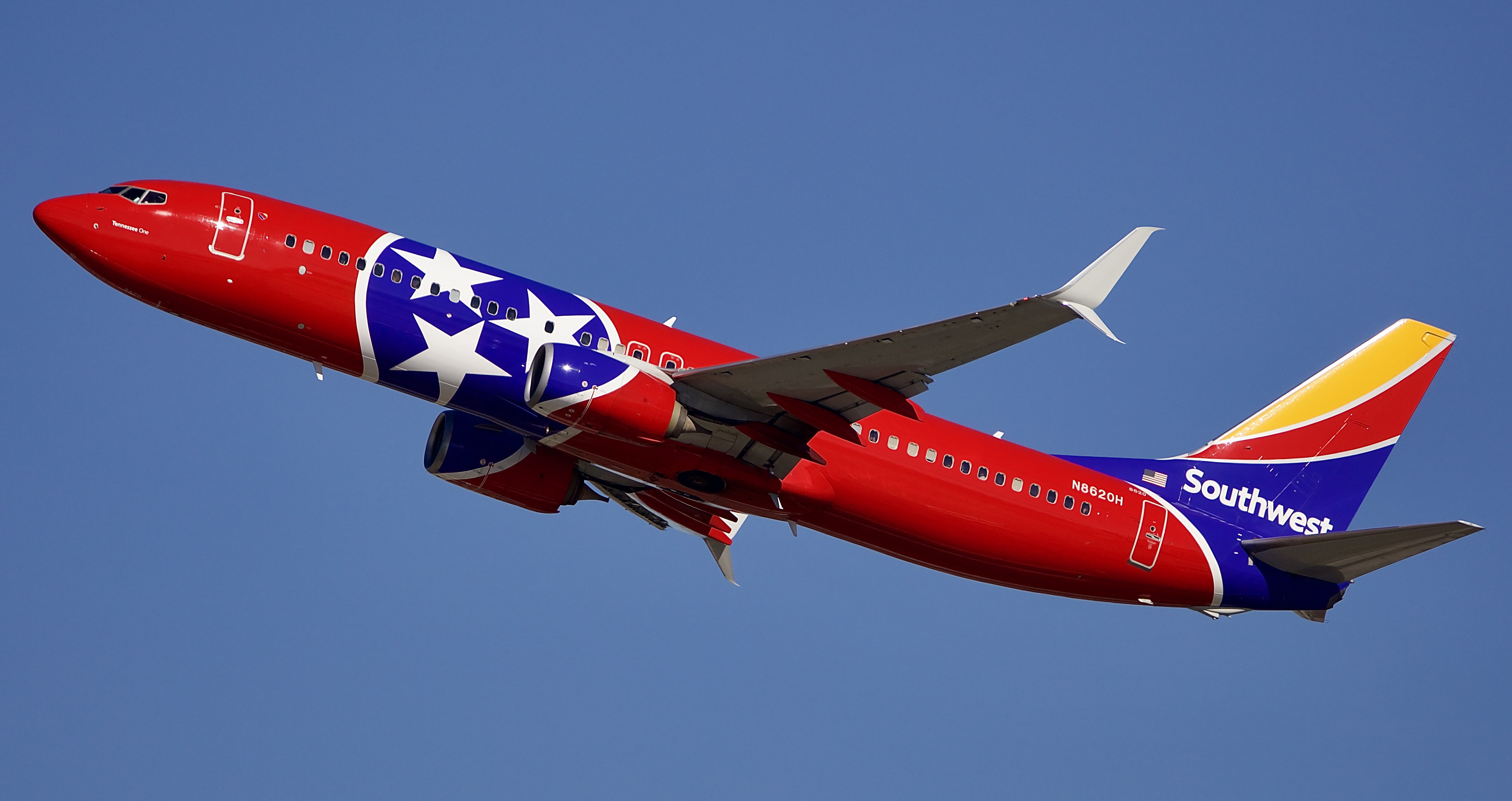 Full size: Southwest Airlines Boeing 737-800 N8620H at Los Angeles International Airport
