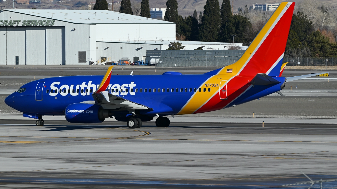 Full size: Southwest Airlines Boeing 737-700 N7732A at Reno/Tahoe International Airport