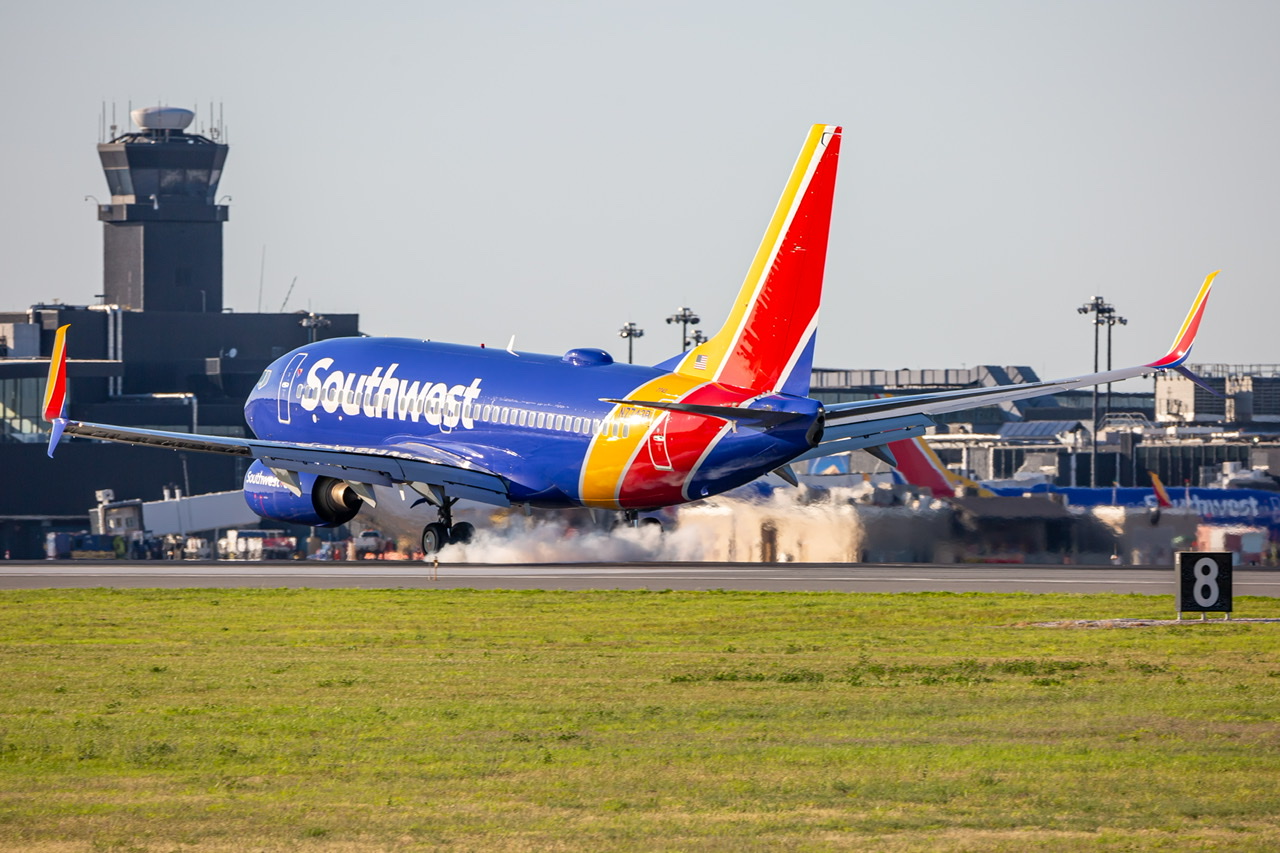 Full size: Southwest Airlines Boeing 737-700 N7743?B at Baltimore/Washington International Thurgood Marshall Airport