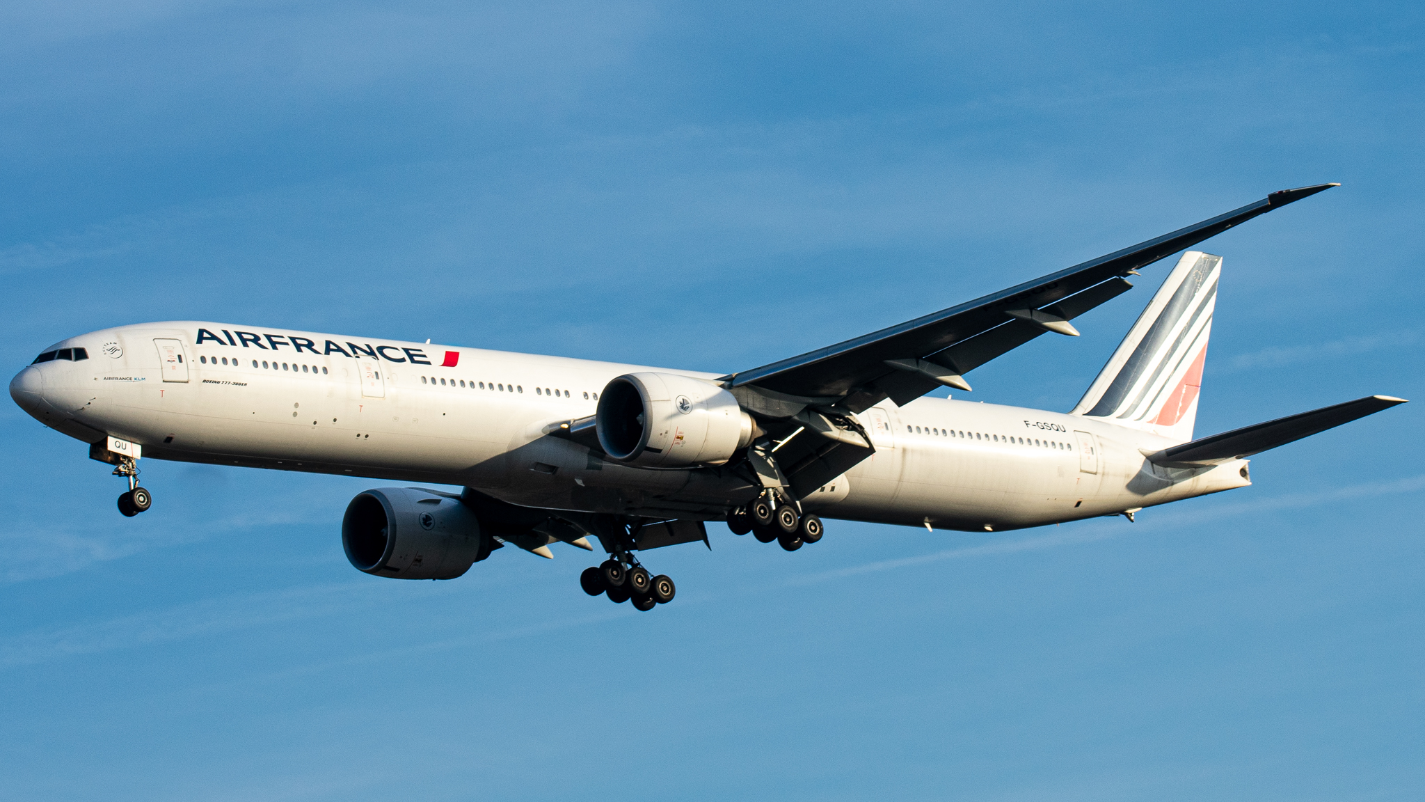 Full size: Air France Boeing 777-300ER F-GSQU at Washington Dulles International Airport