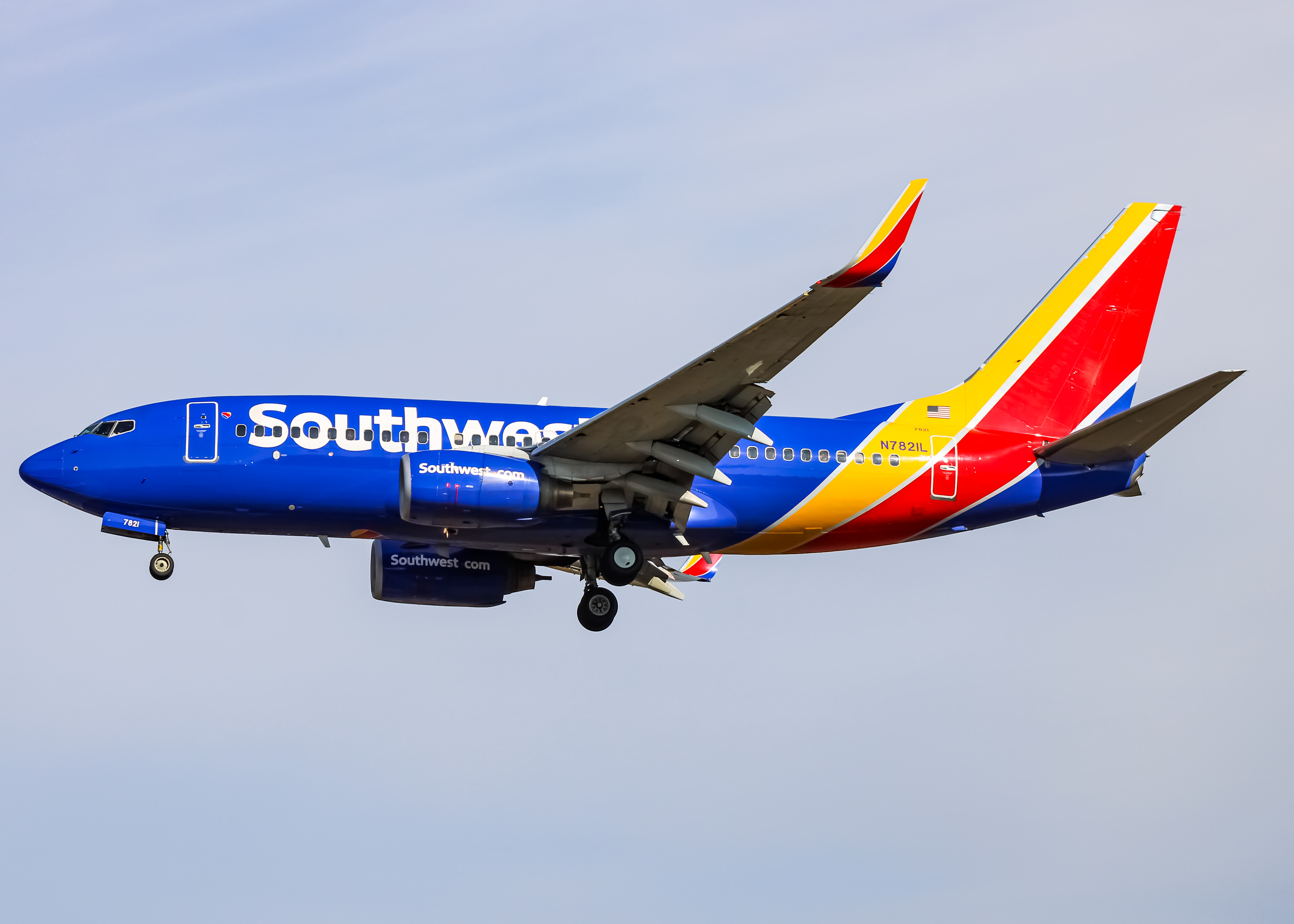 Full size: Southwest Airlines Boeing 737-700 N7821L at Baltimore/Washington International Thurgood Marshall Airport