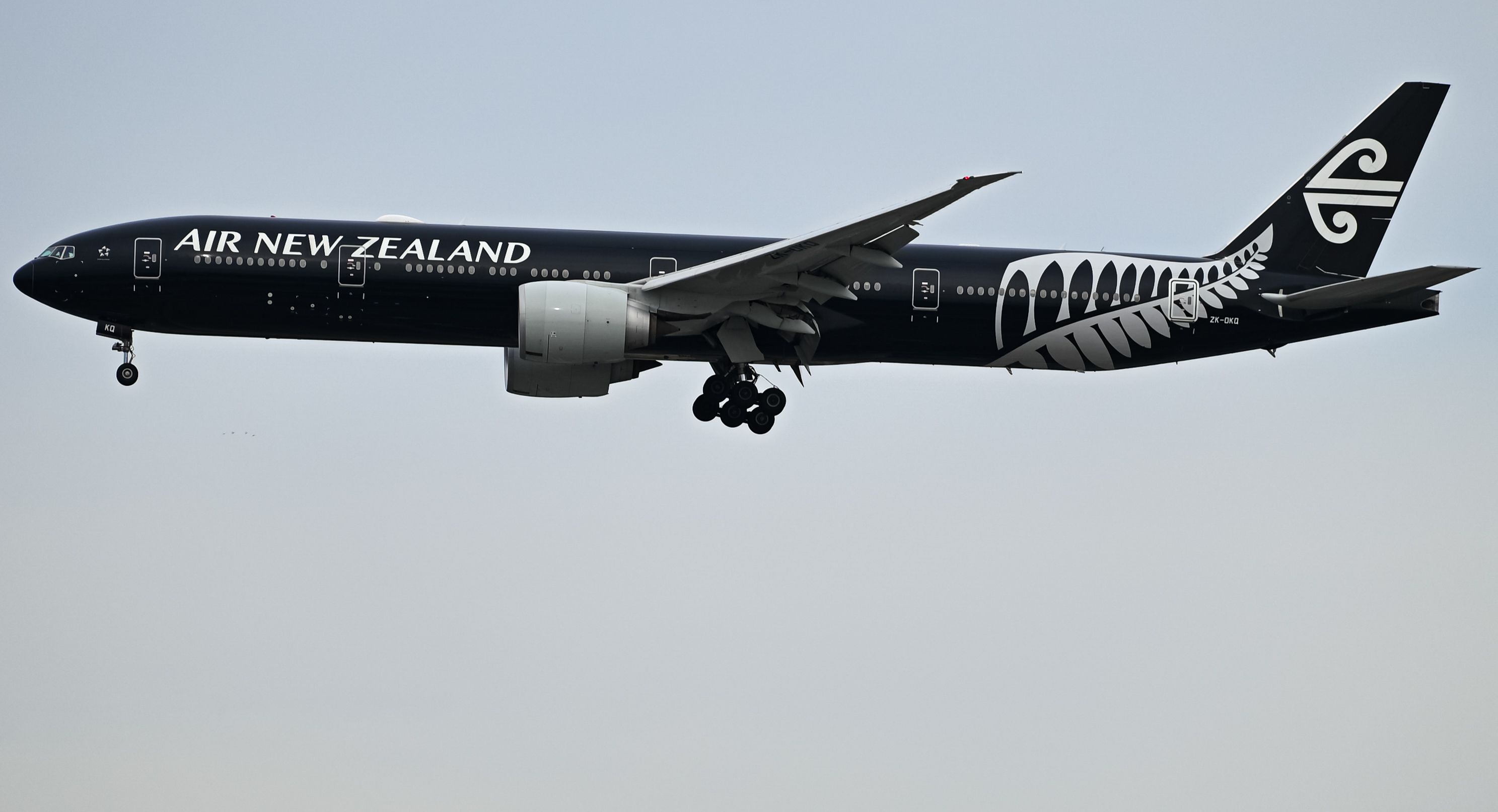 Full size: Air New Zealand Boeing 777-300ER ZK-OKQ at Los Angeles International Airport